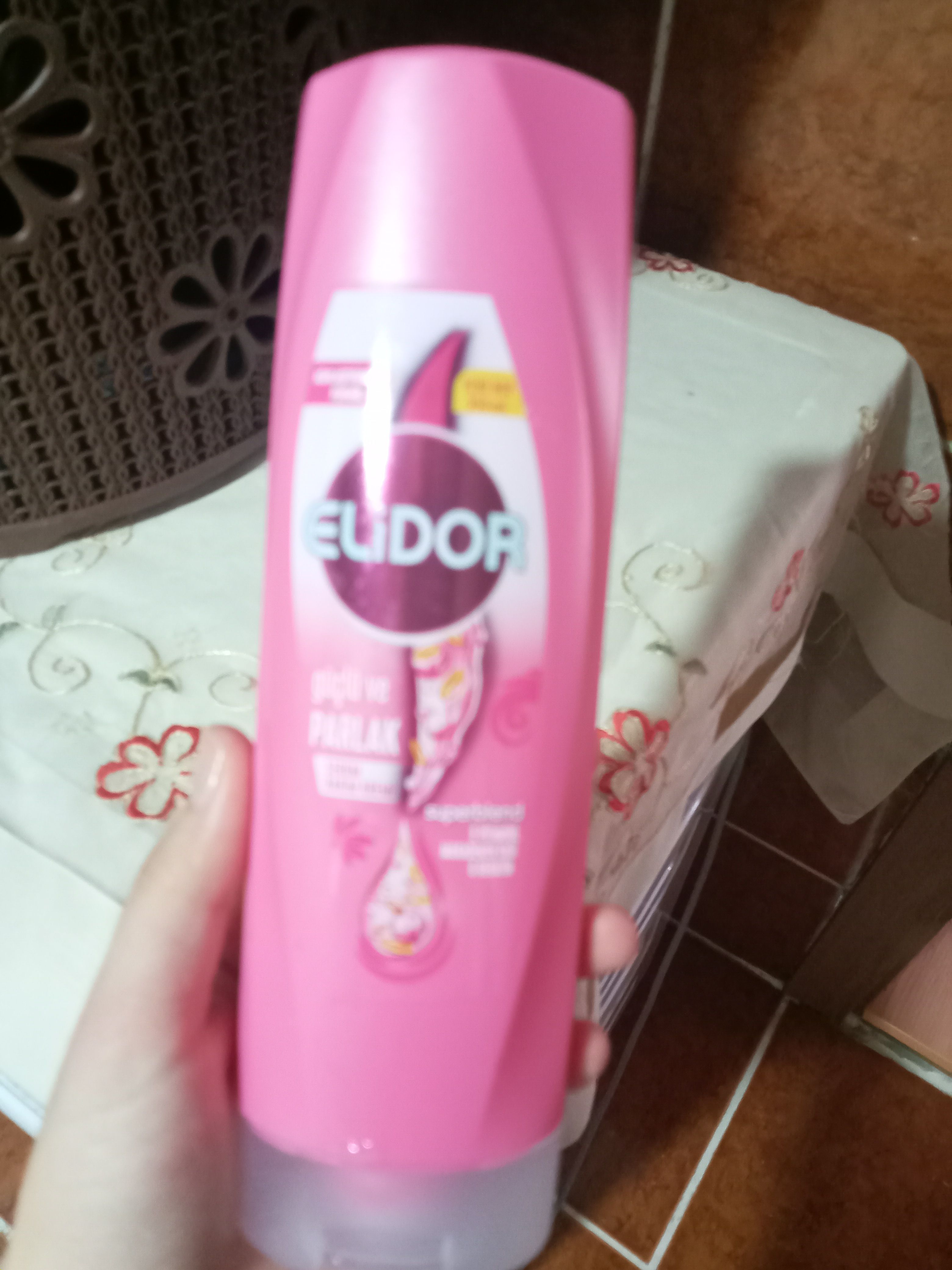 نرم کننده مو الیدور اورجینال Elidor 8683130045978 Superblend Serum Hair Care Cream Strong and Shiny Vitamin E Macadamia Oil & Keratin 350 ml photo review