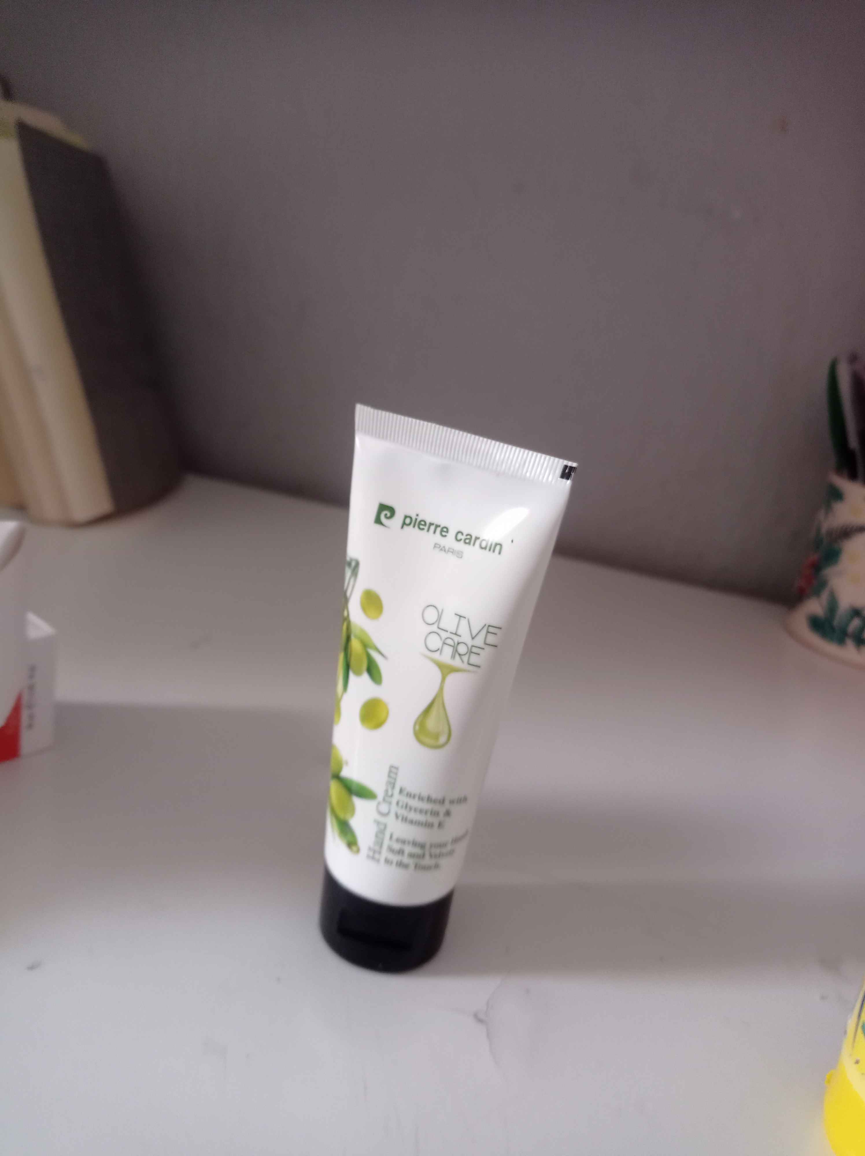 کرم دست پیرکاردین اورجینال Pierre Cardin 8680570257480 Olive Oil Extract Vitamin E Moisturizing Hand Cream - 75 ml photo review