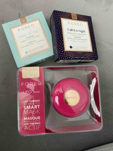 دستگاه پاک کننده صورت فورئو اورجینال Foreo F4330B Ufo Mini™ Smart Mask Therapy Device + Make My Day 7-Piece Mask photo review