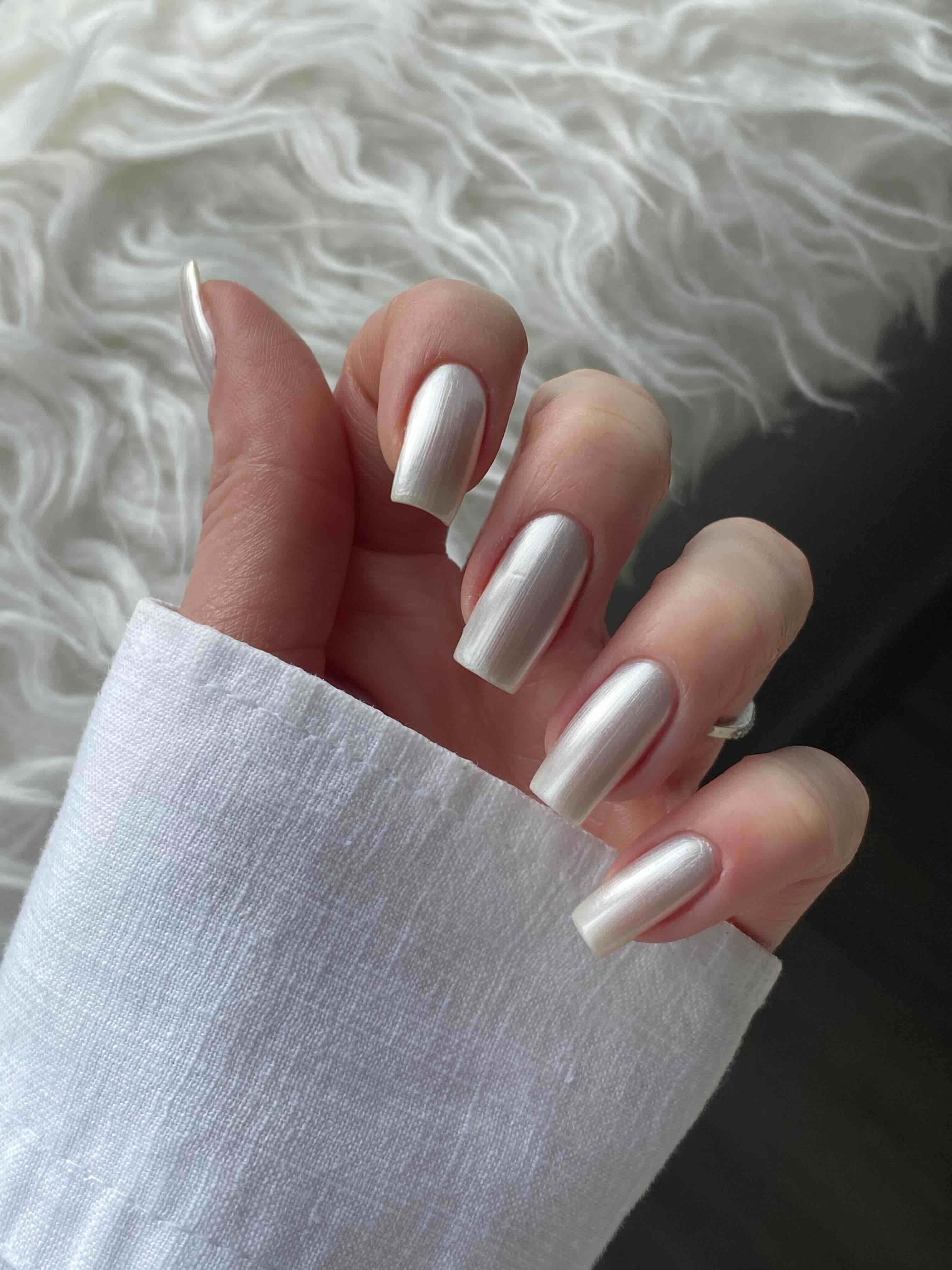 لاک ناخن فلورمار اورجینال Flormar 34000080-PL201 Pearly Shiny Nail Polish (White) - Pearly Nail Enamel - PL201 Luxury White - 8682536035422 photo review
