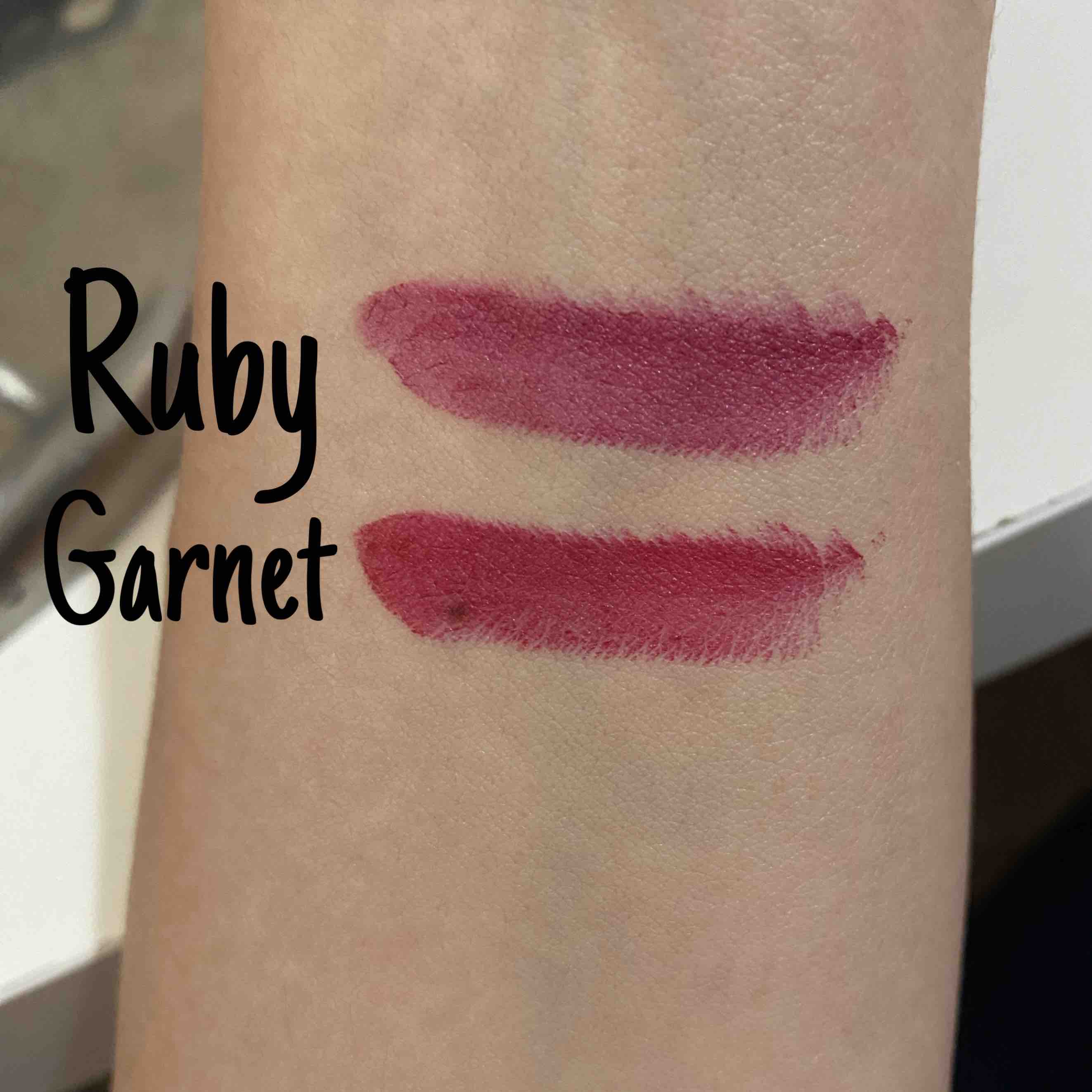 رژ لب آوون اورجینال Avon RUJ0095 Hydramatic Matte Lipstick Ruby photo review