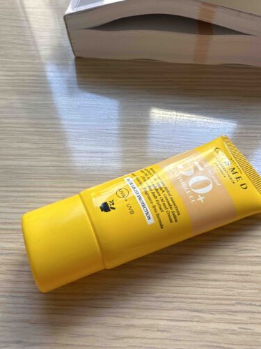 ضد آفتاب صورت خارجی اورجینال COSMED 8684184600601 Sun Essential Spf50 Skinvisible CC Cream 30 ml photo review