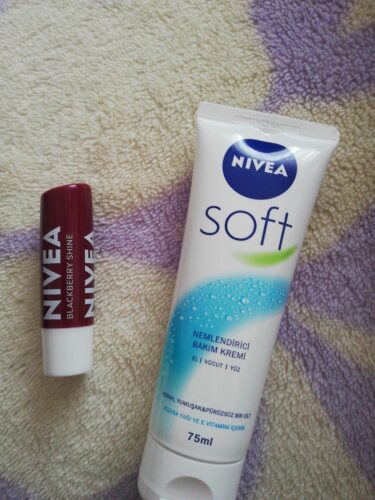 کرم دست نیووا اورجینال NIVEA SET.NVE.891 Soft Hand Cream 75ml, Lip Care Moisturizer Blackberry 4,8gr photo review