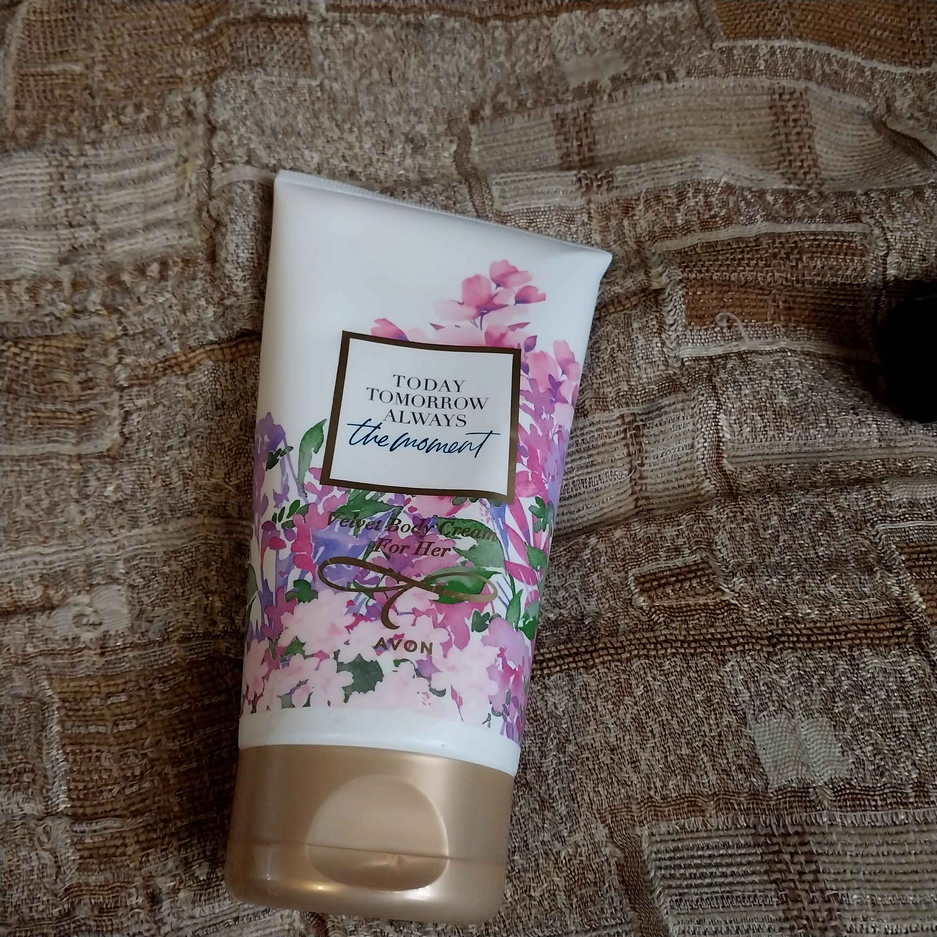 کرم بدن آوون اورجینال Avon KREM0105 Tta The Moment Body Lotion 125 Ml. photo review