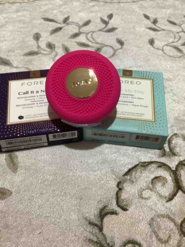 دستگاه پاک کننده صورت فورئو اورجینال Foreo F4330B Ufo Mini™ Smart Mask Therapy Device + Make My Day 7-Piece Mask photo review