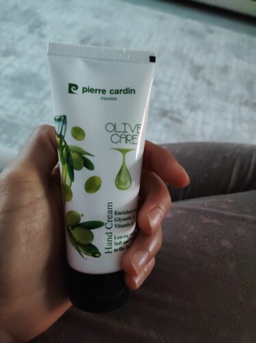 کرم دست پیرکاردین اورجینال Pierre Cardin 8680570257480 Olive Oil Extract Vitamin E Moisturizing Hand Cream - 75 ml photo review
