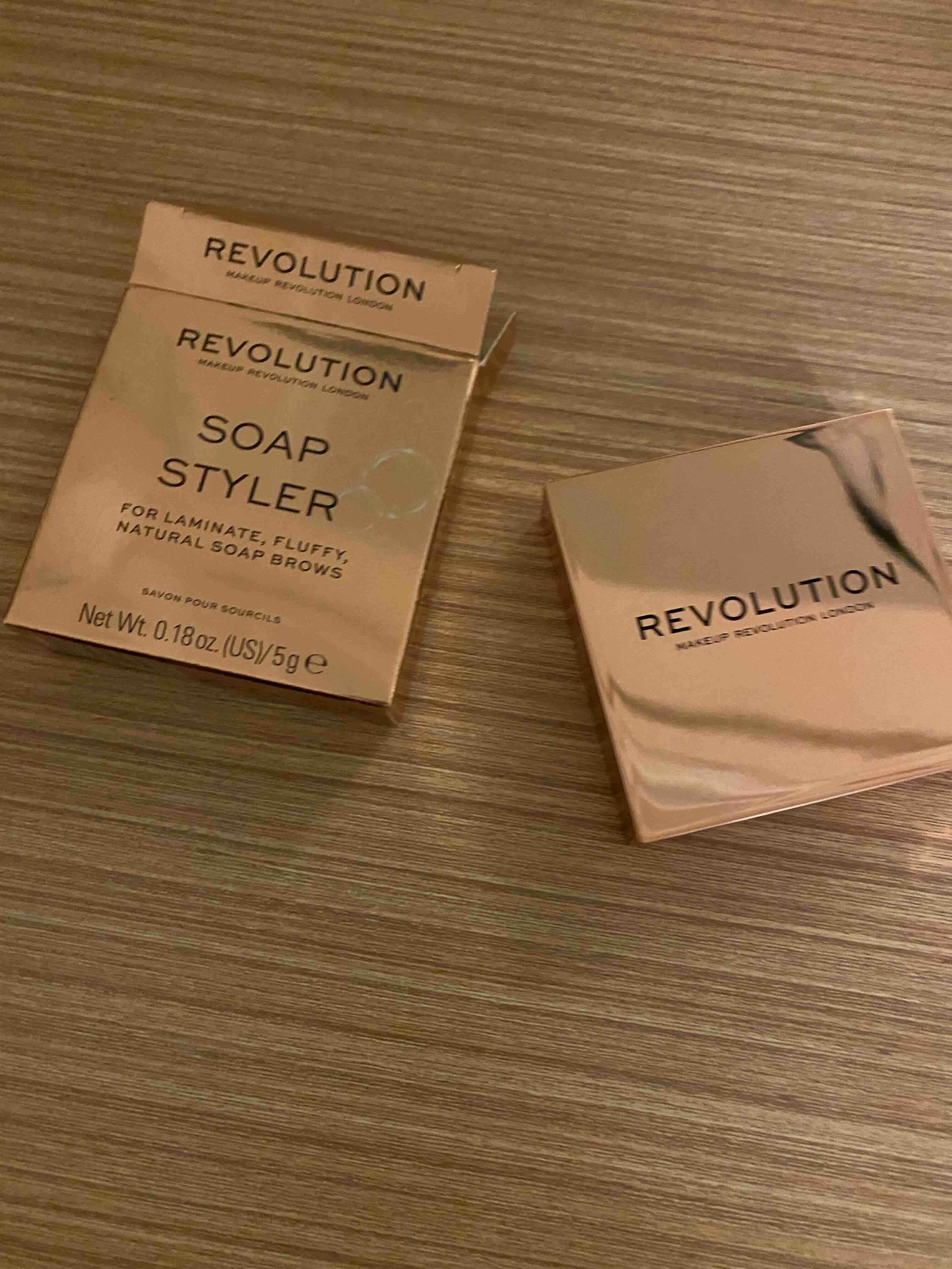 مداد ابرو و سایه ابرو رولوشن اورجینال Revolution 174145 Soap Brow Styler Eyebrow Kit photo review