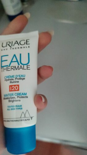کرم صورت اوریاژ اورجینال Uriage 3661434005039 Eau Thermale Water Based Moisturizing Cream Spf20 40 ml photo review