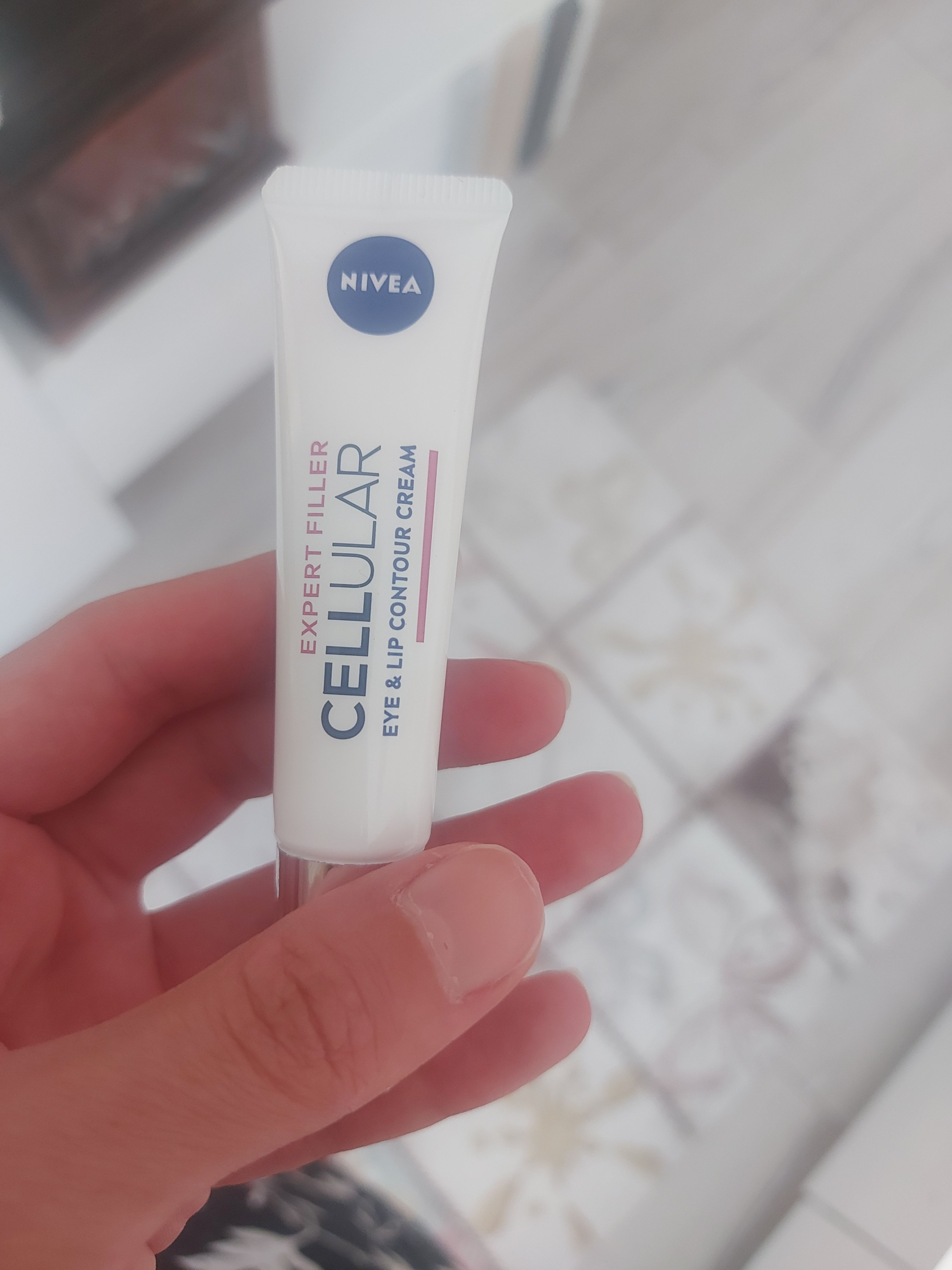 کرم چشم نیووا اورجینال NIVEA 82387-06100-31 Cellular Expert Filler Firming Eye Cream 15ml, Line Reducer, Collagen, Moisturizer photo review