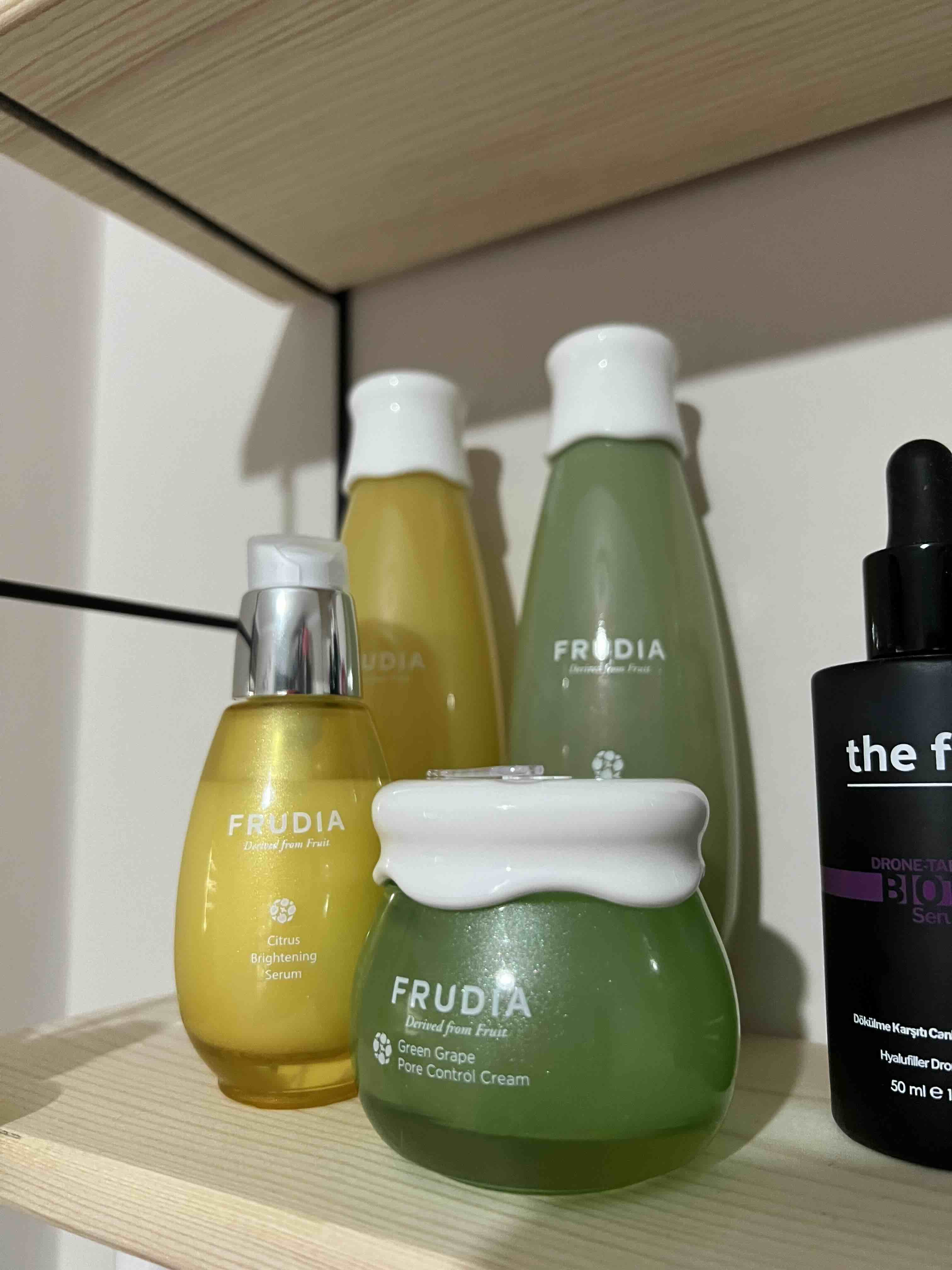 تقویت کننده فرودیا اورجینال Frudia 8803348031086 Green Grape Pore Control Tonic Green Grape Facial Tonic Pinkrain 195 ml. photo review
