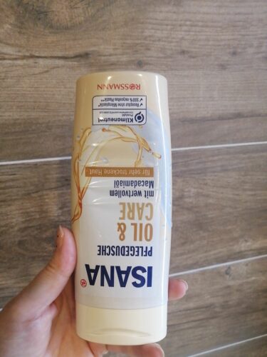 ژل و کرم دوش آیسانا اورجینال ISANA TYC00365255647 Shower Care Gel Oil & Care 300 ml photo review