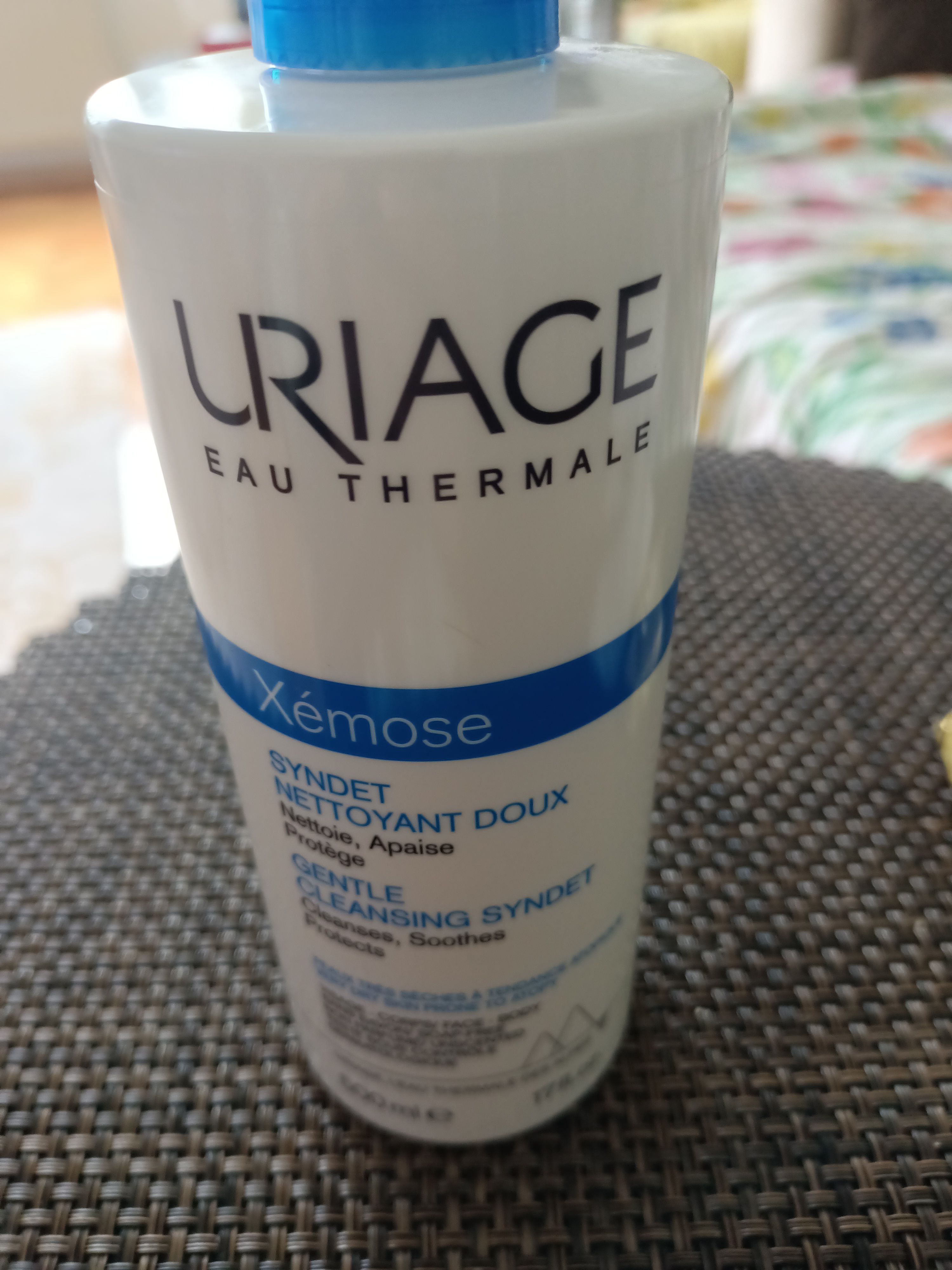 پاک کننده صورت اوریاژ اورجینال Uriage 3661434005916 Xemose Face and Body Cleansing Gel 500 Ml photo review