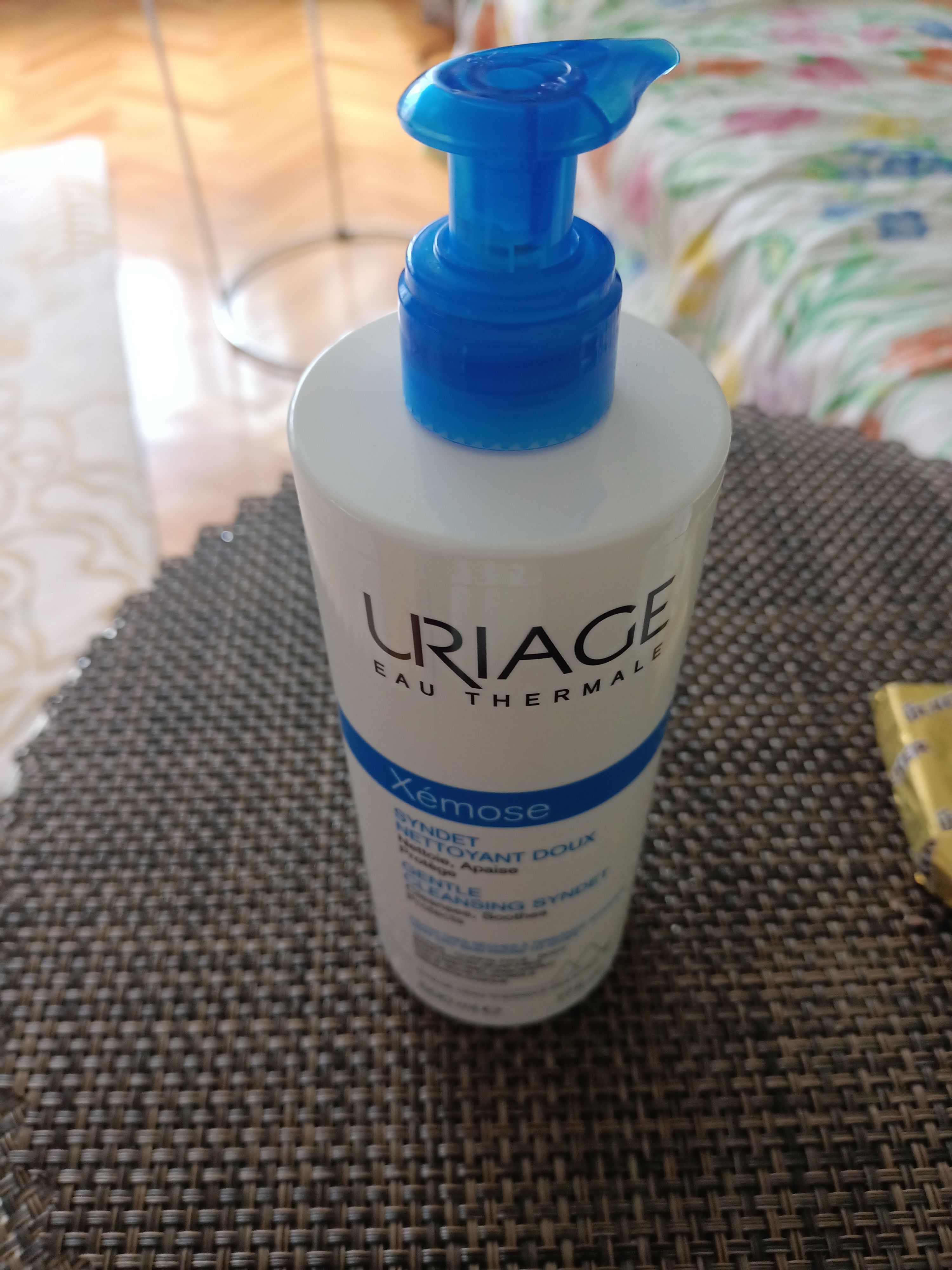 پاک کننده صورت اوریاژ اورجینال Uriage 3661434005916 Xemose Face and Body Cleansing Gel 500 Ml photo review