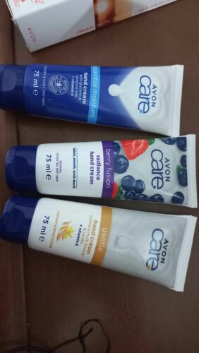 کرم دست آوون اورجینال Avon MPACK3138 Care Vitamin E and Blueberry Hand Cream Package with Glycerin and Almond Milk, Vanilla photo review