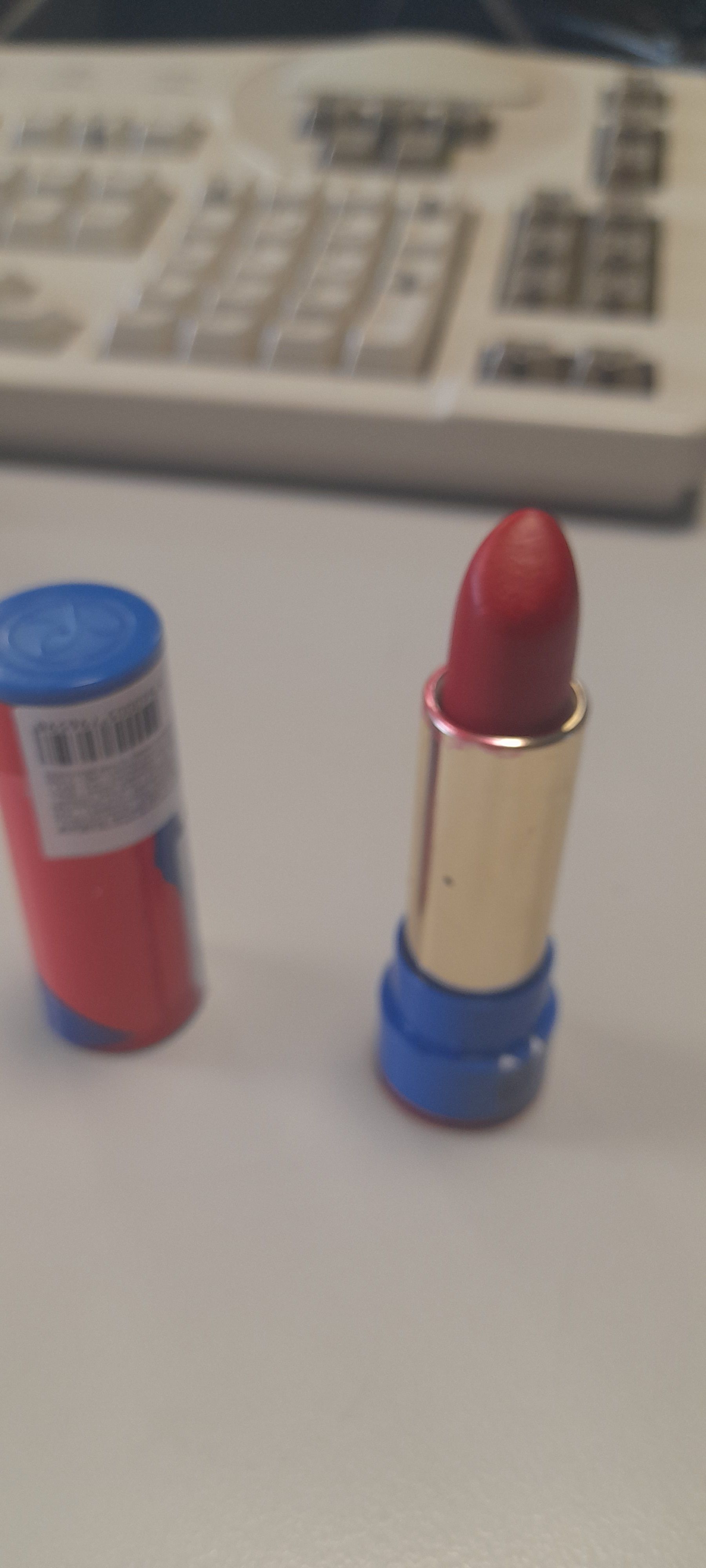 رژ لب ایوروشه اورجینال Yves Rocher W80071 Ultra Moisturizing Intense Color Satin Lipstick-10. Dark Red-3.8g-79659 photo review
