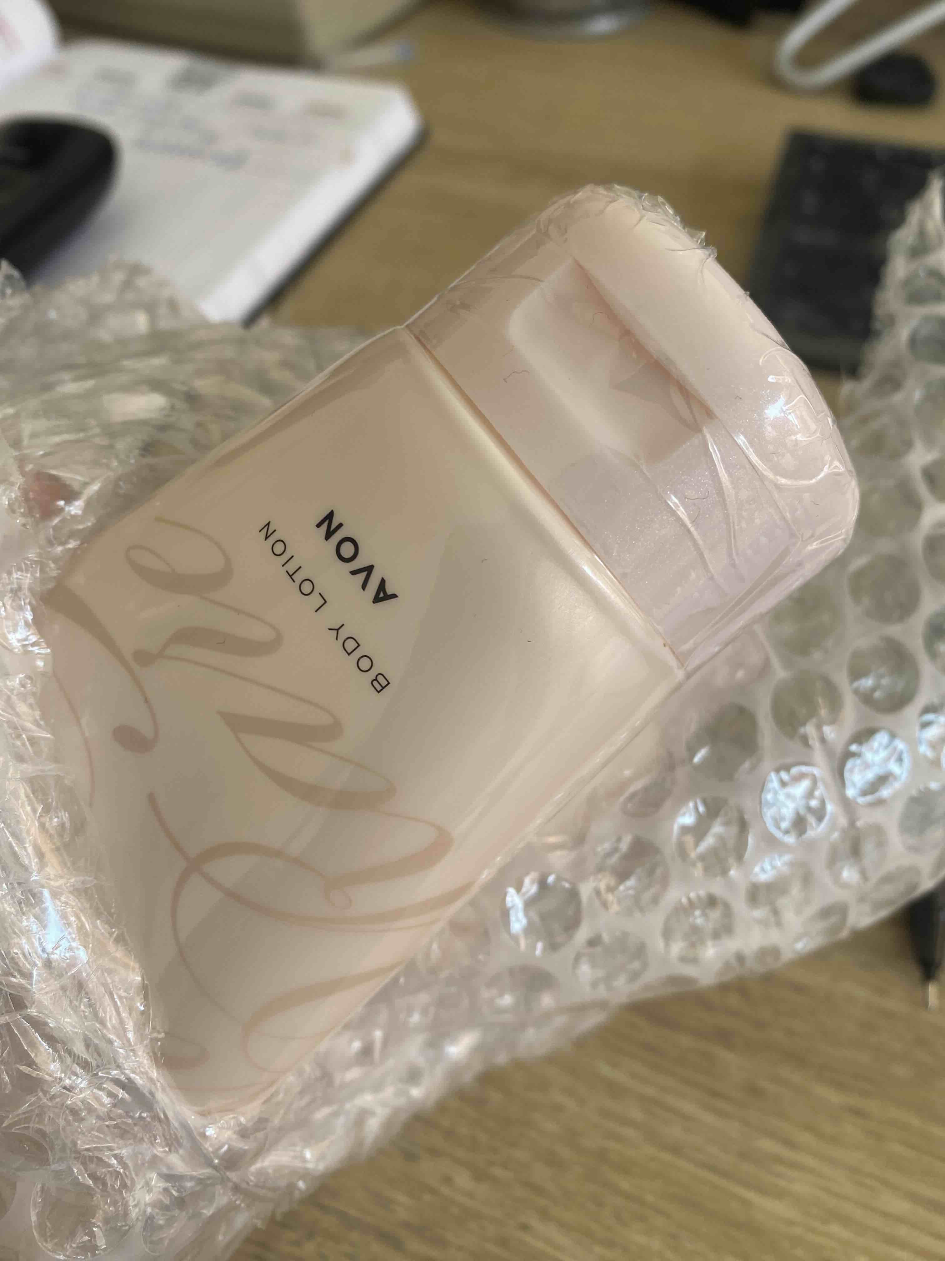 کرم بدن آوون اورجینال Avon KREM0024-3 Rare Pearls Women's Body Lotion 125 Ml. Set of Three photo review