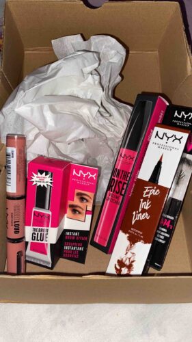 براق کننده لب پروفشنال میکاپ اورجینال NYX Professional Makeup SHNLDLPGLS Shine Loud High Shine Lip Color Magic Maker - Lip Gloss photo review