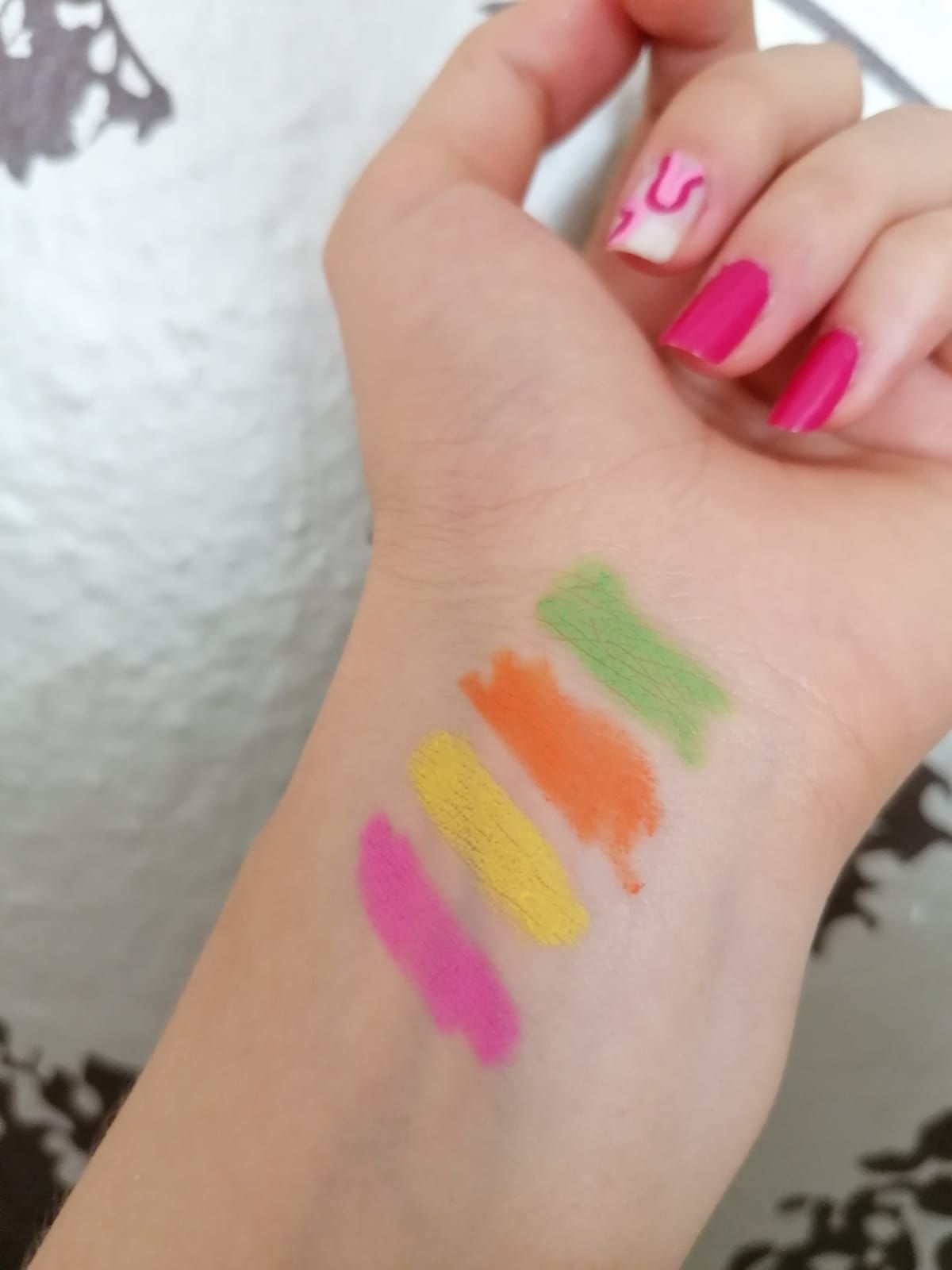 خط چشم گلدن رز اورجینال Golden Rose 1029796 Miss Beauty Colorpop Eyepencil No:04 Charm Yellow - Eye Pencil - 8691190441852 photo review