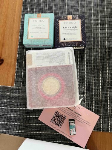 دستگاه پاک کننده صورت فورئو اورجینال Foreo F4330B Ufo Mini™ Smart Mask Therapy Device + Make My Day 7-Piece Mask photo review