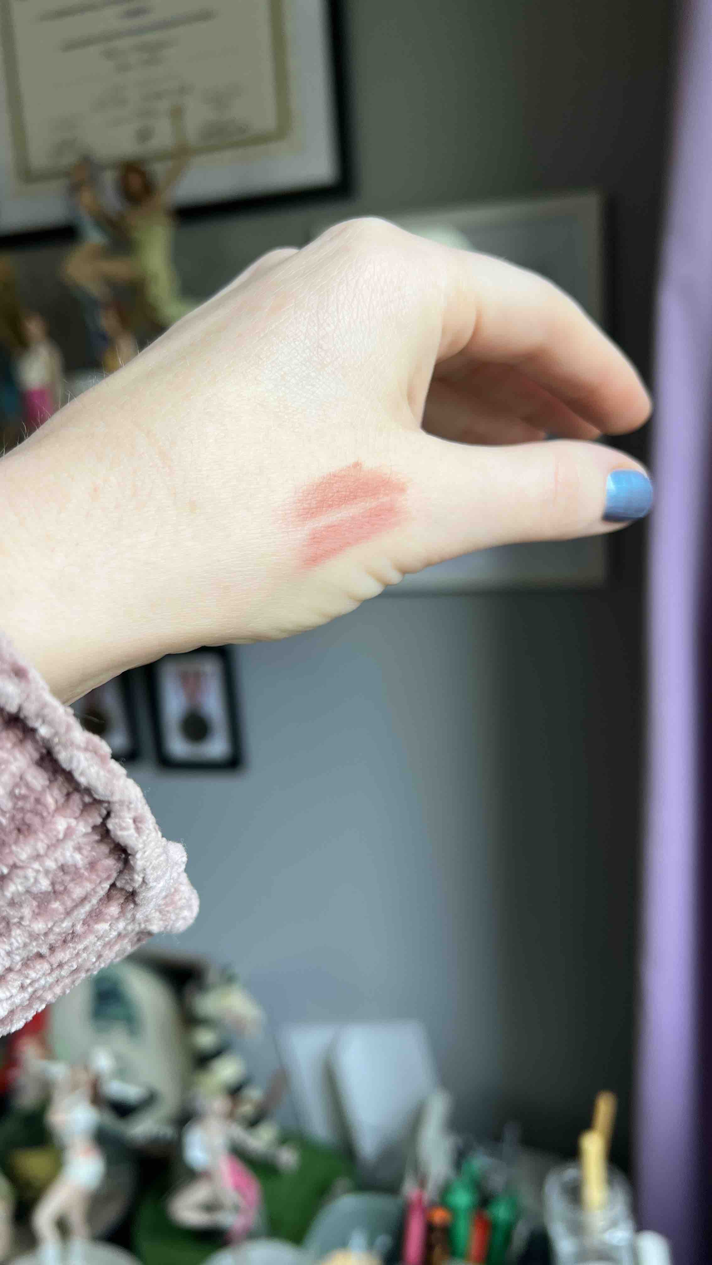 مداد لب آوون اورجینال Avon RUJ0101 Glimmerstick Lip Pencil Mystery Mauve photo review