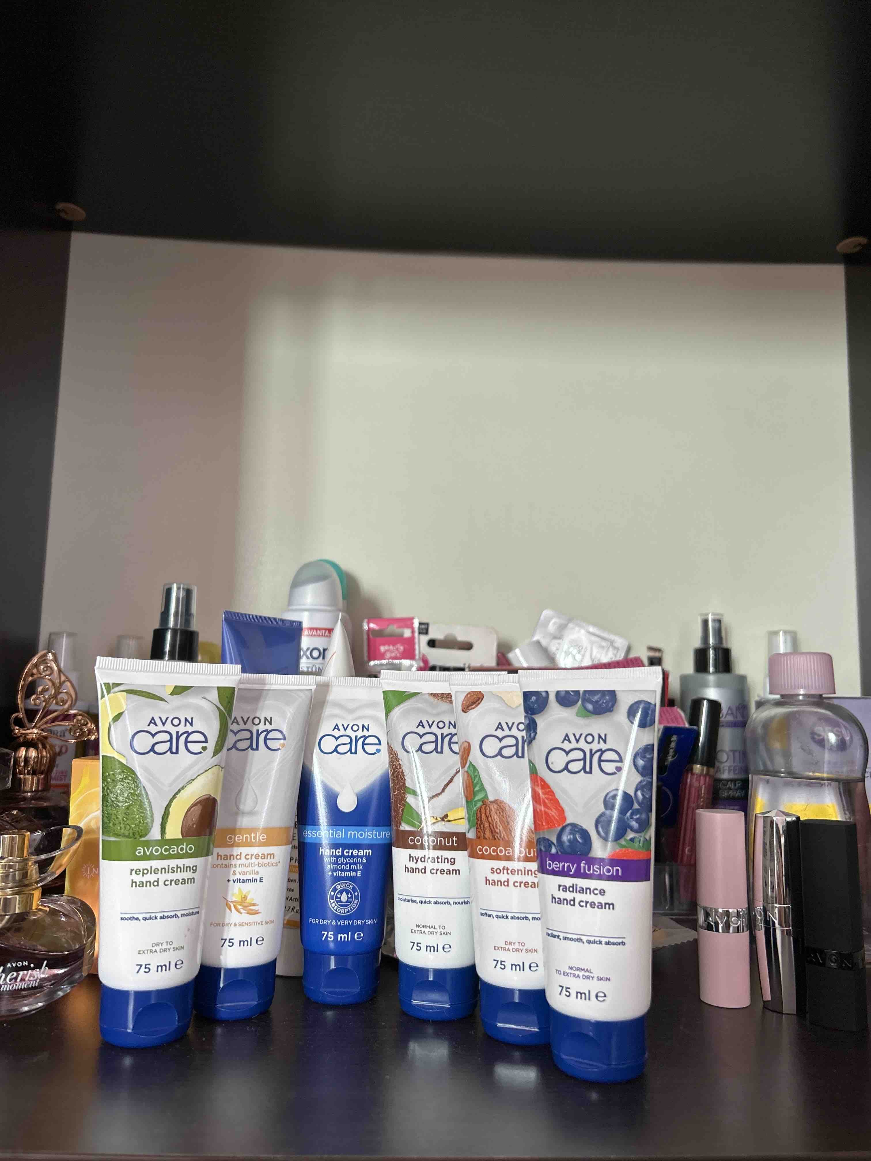 کرم دست آوون اورجینال Avon MPACK3130 Care Hand Cream Package with Glycerin and Almond Milk, Coconut Oil and Vanilla photo review