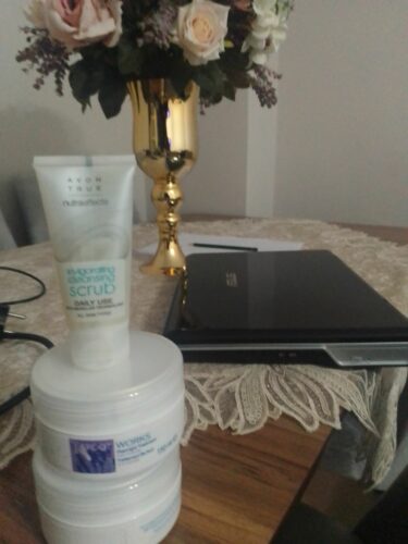 کرم پا آوون اورجینال Avon KREM3325-2 Lavender Extract Night Foot Cream 150 Ml. Set of two photo review