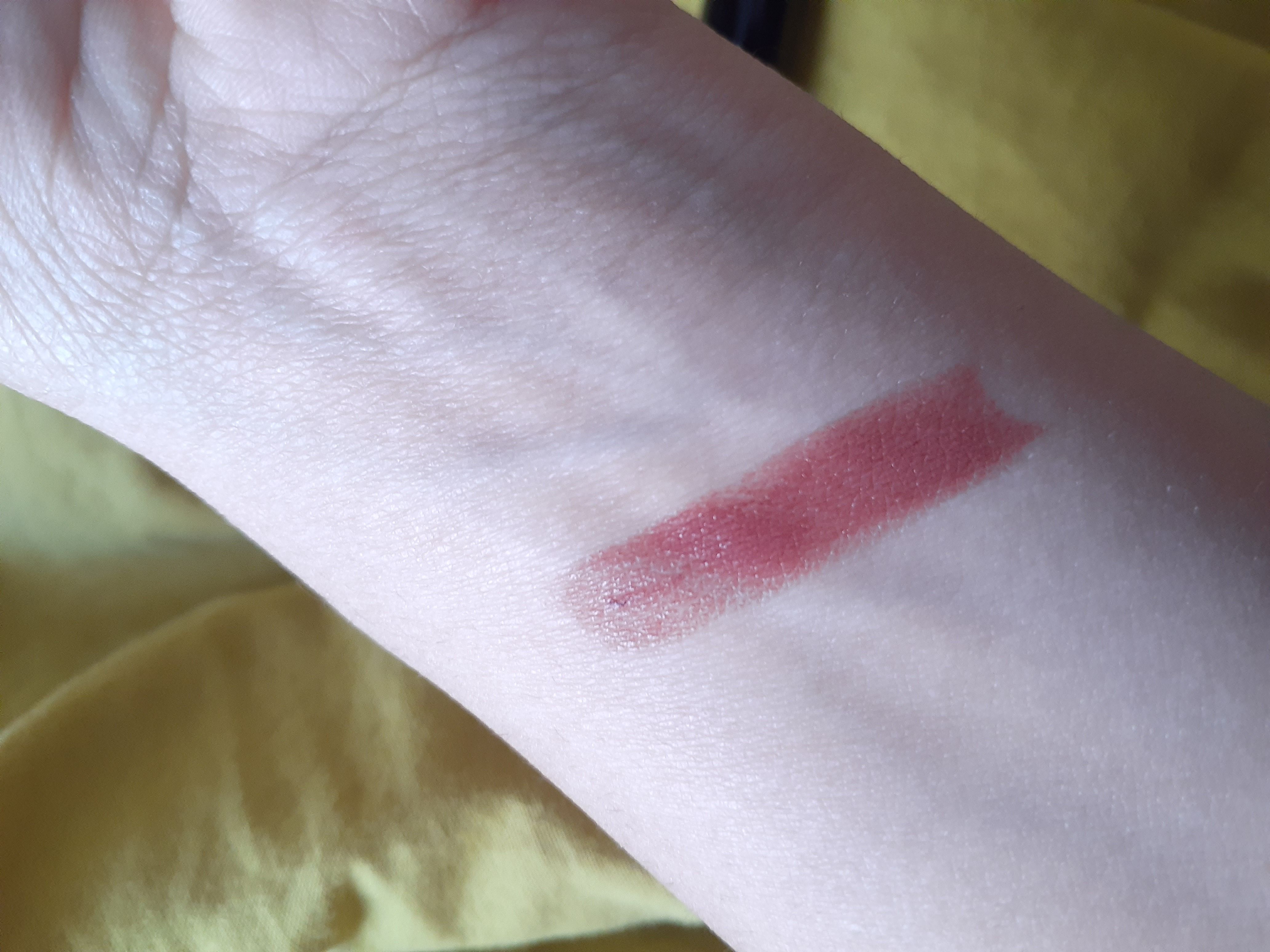 رژ لب آوون اورجینال Avon 1192040 Ultra Beauty Lipstick Stylo Totally Twing photo review