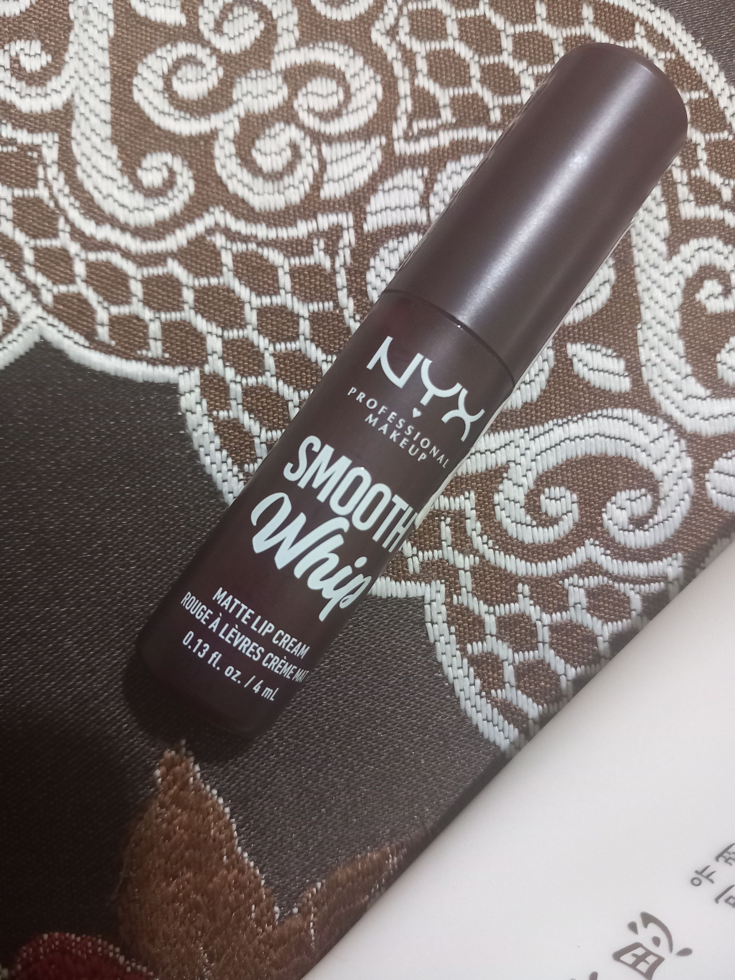 رژ لب پروفشنال میکاپ اورجینال NYX Professional Makeup SMTHWR Smooth Whip Creamy Liquid Matte Lipstick - Chocolate Mousse photo review