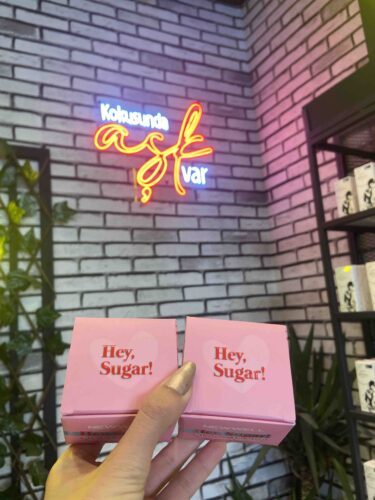 مراقبت از لب خوب جدید اورجینال New Well T1005 Hey Sugar! Strawberry Flavored Lip Peeling 20gr photo review