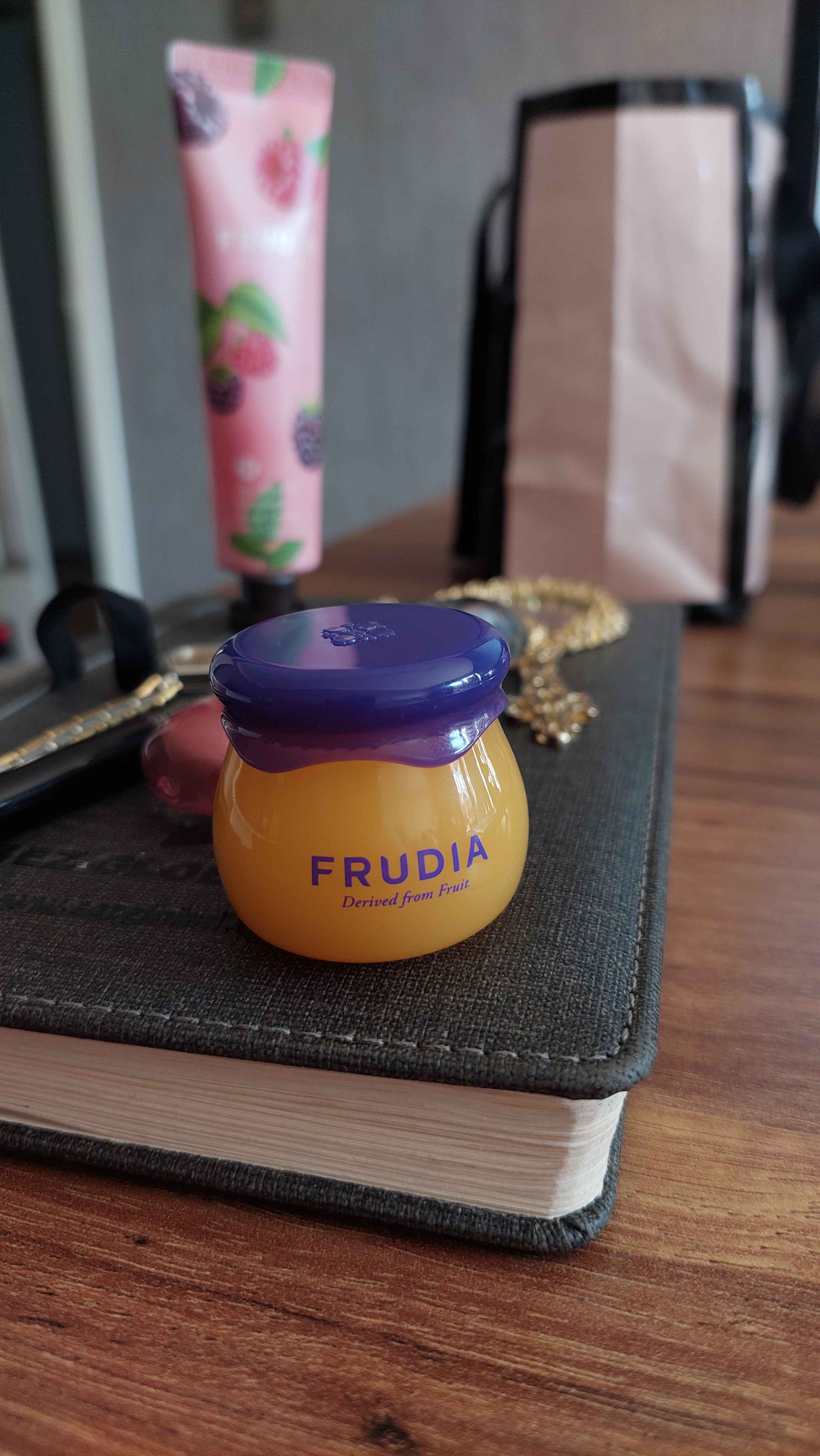 کرم دست فرودیا اورجینال Frudia SETW617 Raspberry Wine Hand Cream and Intense Moisturizing Lip Balm with Blueberry Extract photo review