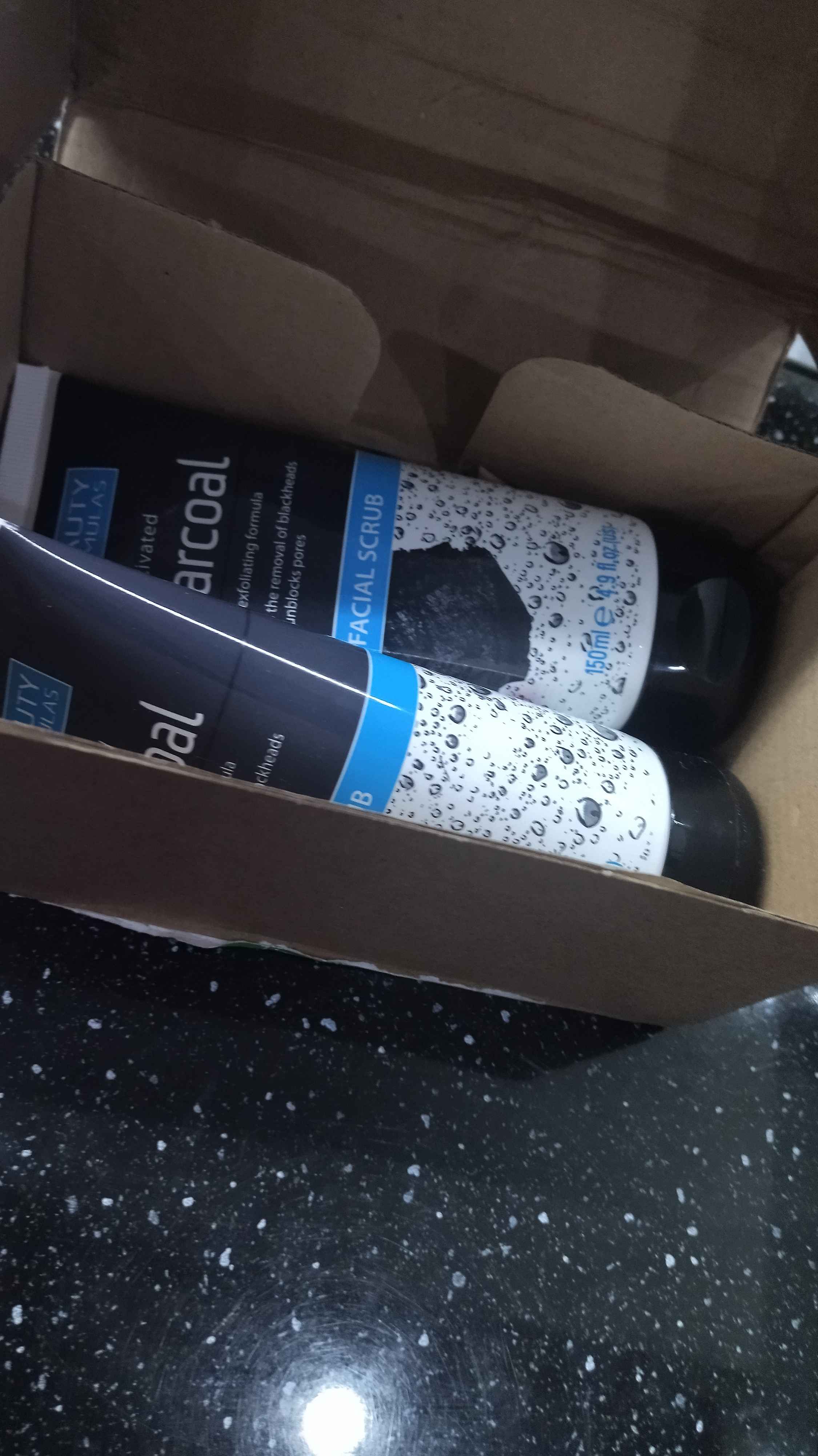 لایه بردار بدن بیوتی فرمول اورجینال BEAUTY FORMULAS 5012251012249 Blackhead Prevention Charcoal Facial Scrub / 150 Ml,,derin1005 photo review