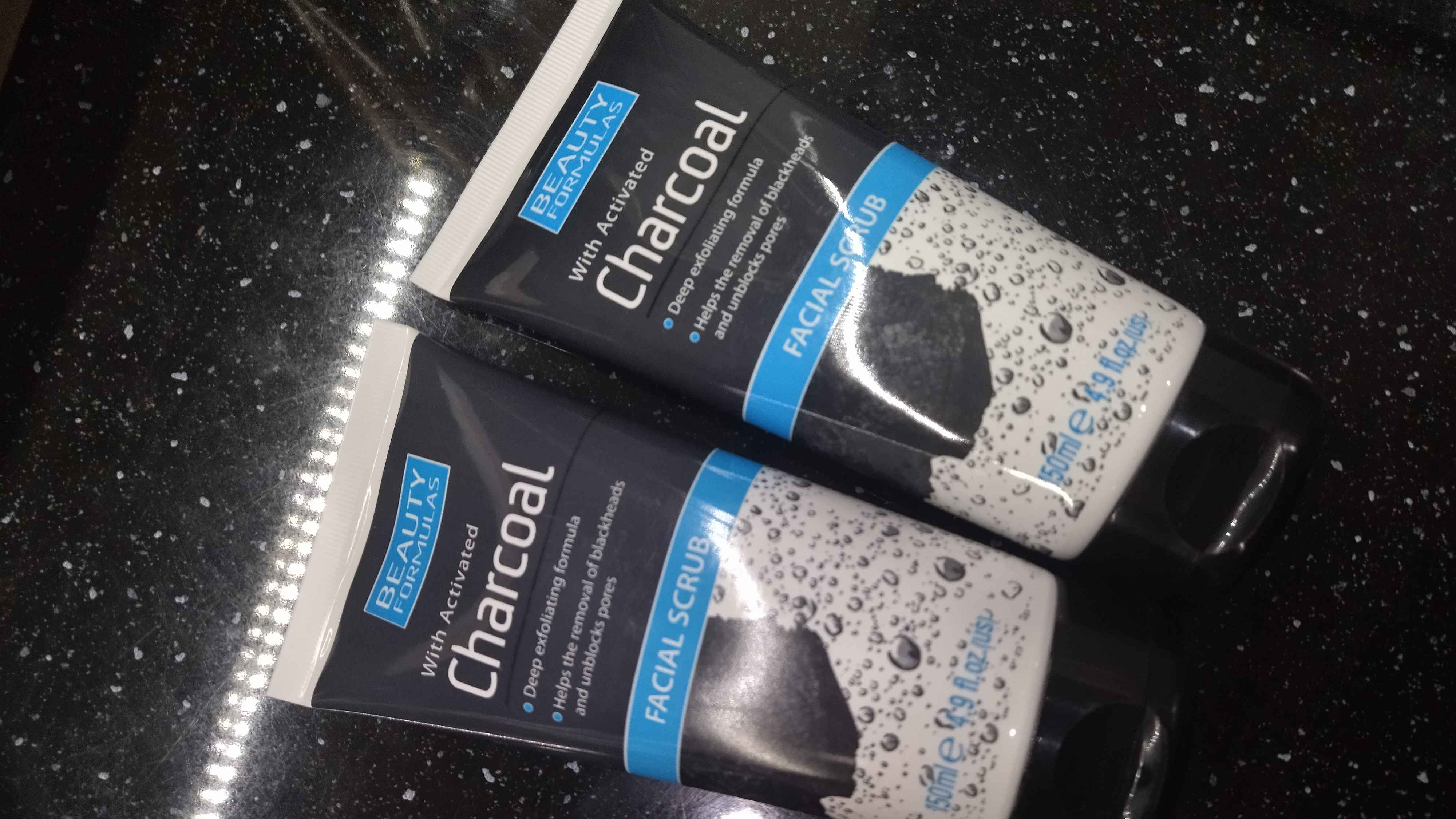 لایه بردار بدن بیوتی فرمول اورجینال BEAUTY FORMULAS 5012251012249 Blackhead Prevention Charcoal Facial Scrub / 150 Ml,,derin1005 photo review