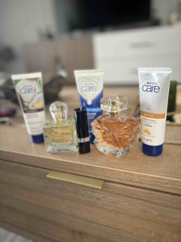 کرم دست آوون اورجینال Avon MPACK3130 Care Hand Cream Package with Glycerin and Almond Milk, Coconut Oil and Vanilla photo review
