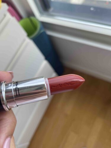 رژ لب ماک اورجینال Mac 88565 Lusterglass Sheer-shine Easy-to-Apply Shiny Finish Lipstick - Local Celeb 3g photo review