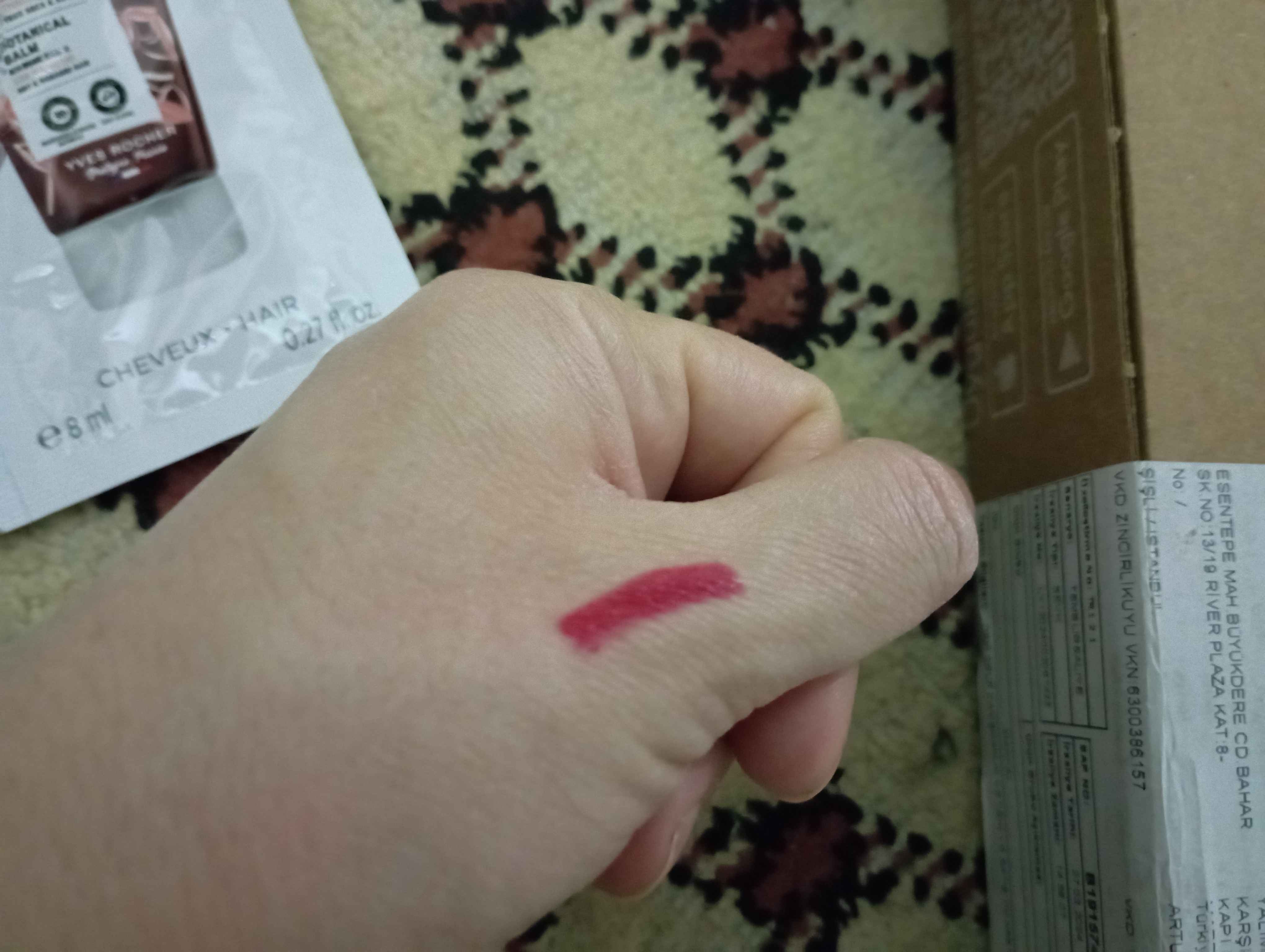 رژ لب ایوروشه اورجینال Yves Rocher W80071 Ultra Moisturizing Intense Color Satin Lipstick-10. Dark Red-3.8g-79659 photo review