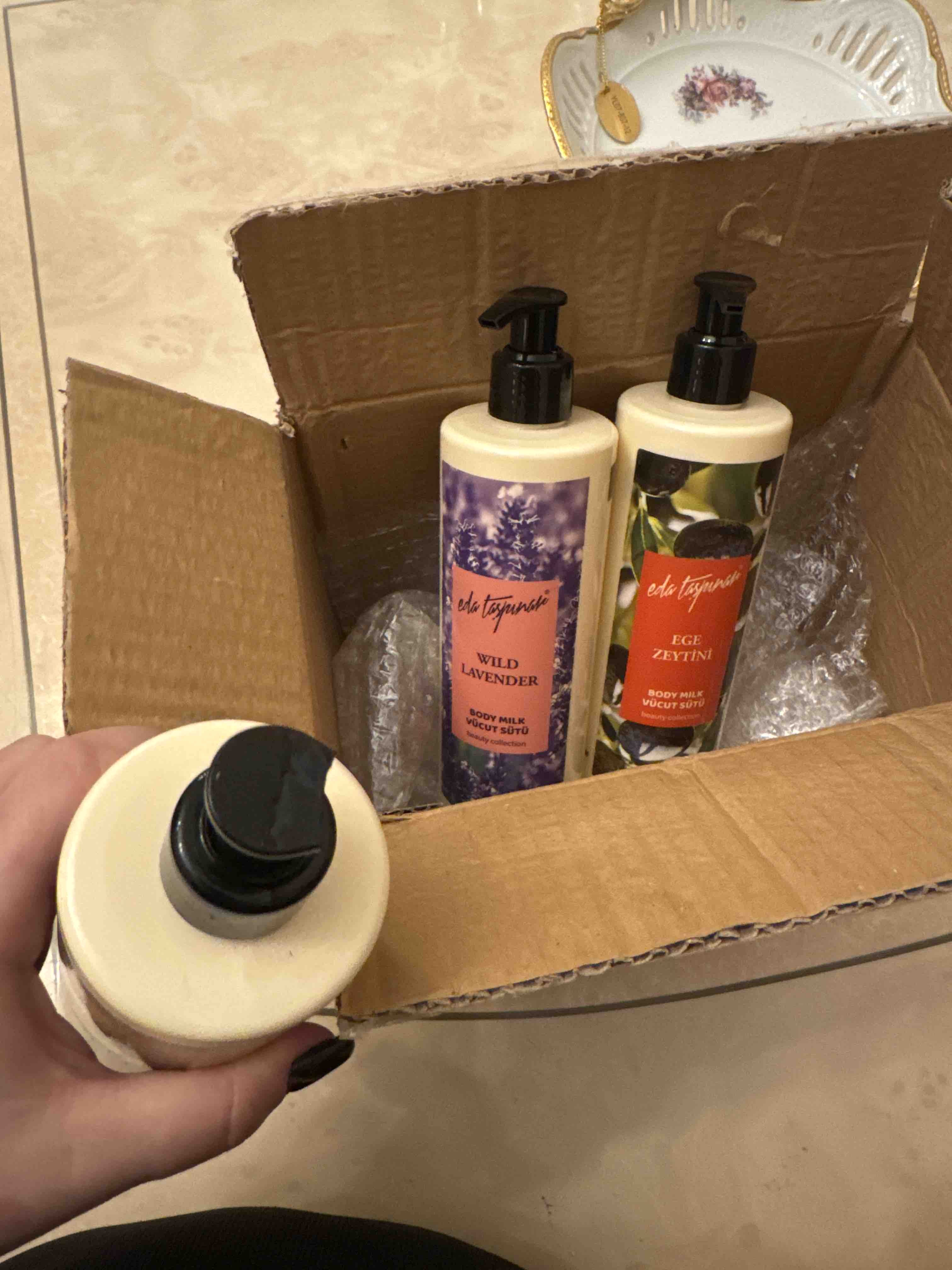 کرم بدن ادا تاسپینار اورجینال Eda Taşpınar EDA-00204 Aegean Olive Intensive Moisturizing Body Lotion 400ml (EGX87) photo review