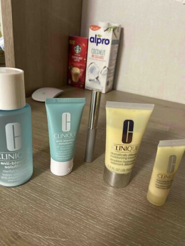 کرم صورت کلینیک اورجینال Clinique 7T5X Dramatically Different™ - Moisturizing Lotion for Very Dry Skin Type 50ml photo review