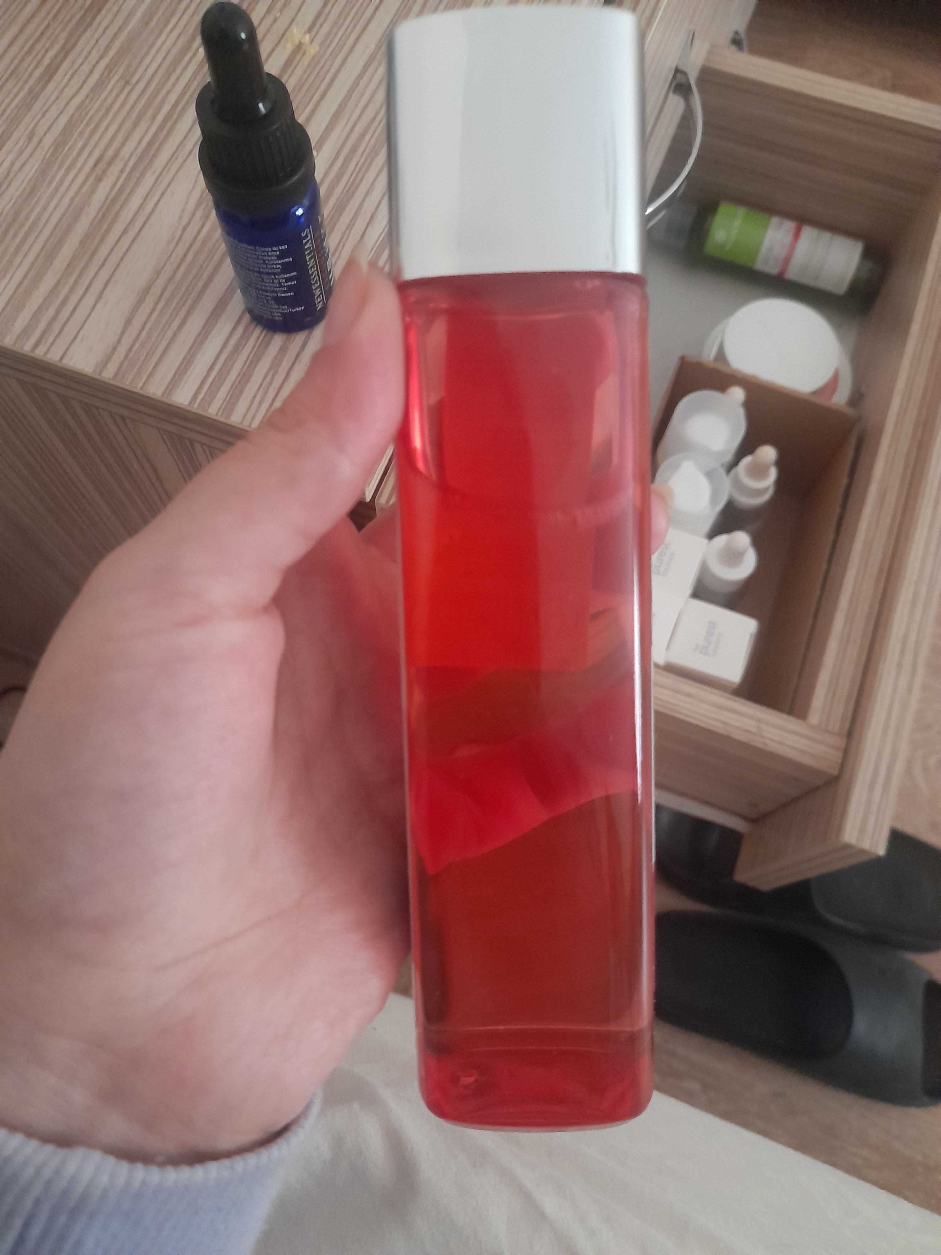 تقویت کننده لورآل پاریس اورجینال L'Oreal Paris PKTGLKLKTNKTLSCPCMSKR Revitalift 5% Pure Glycolic Acid Peeling Effect Tonic 180ml & Telescopic Black Mascara photo review