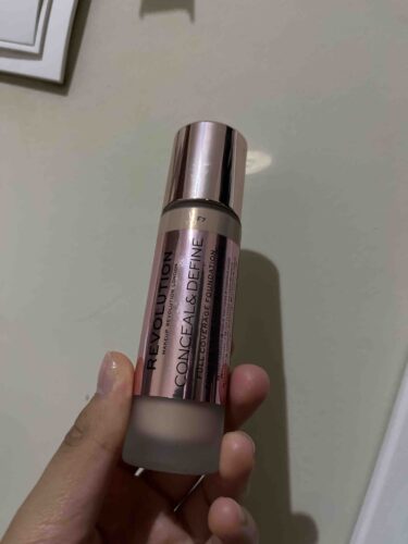 کانسیلر رولوشن اورجینال Revolution  TYC00270384026 Conceal & Define Oil-Free Foundation F7 photo review