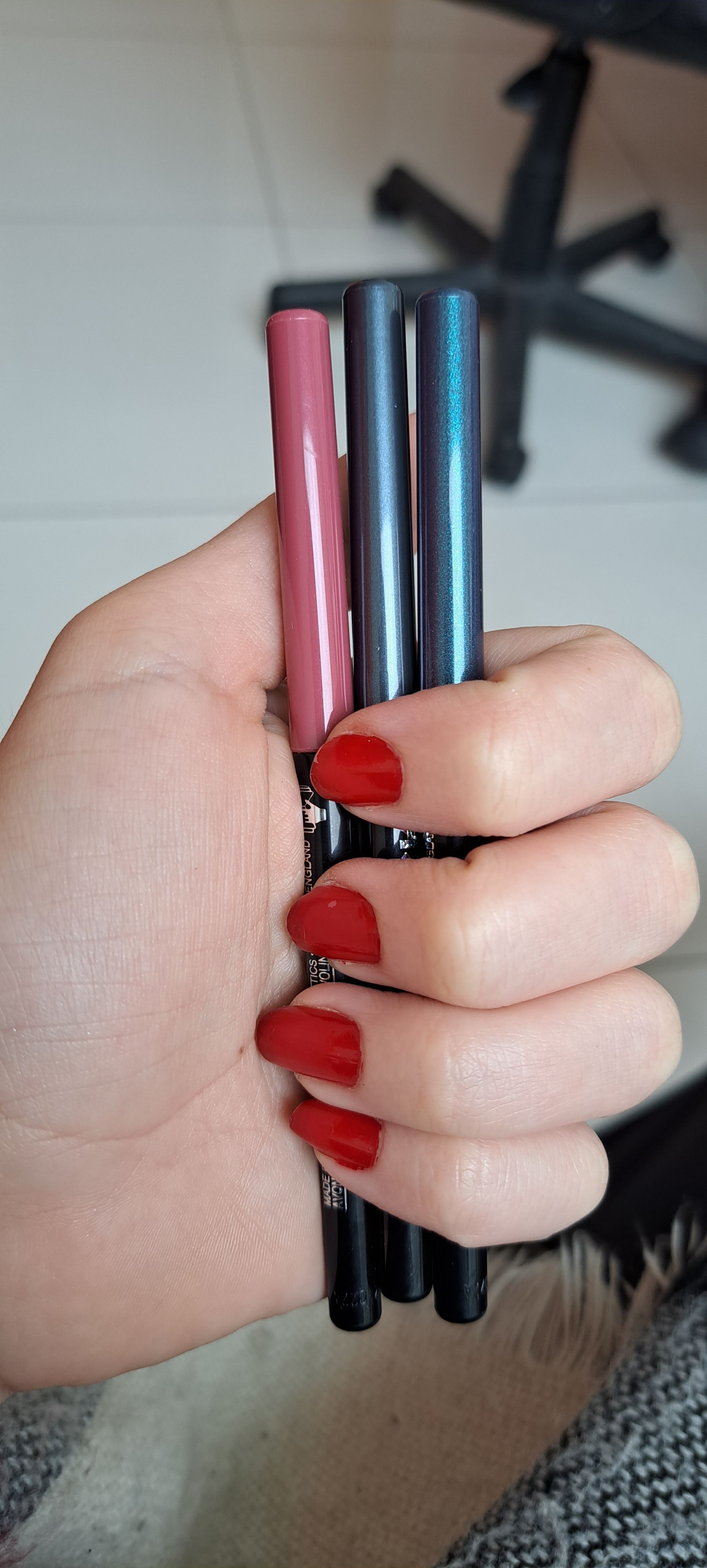 مداد لب آوون اورجینال Avon RUJ0101 Glimmerstick Lip Pencil Pink Bouquet photo review