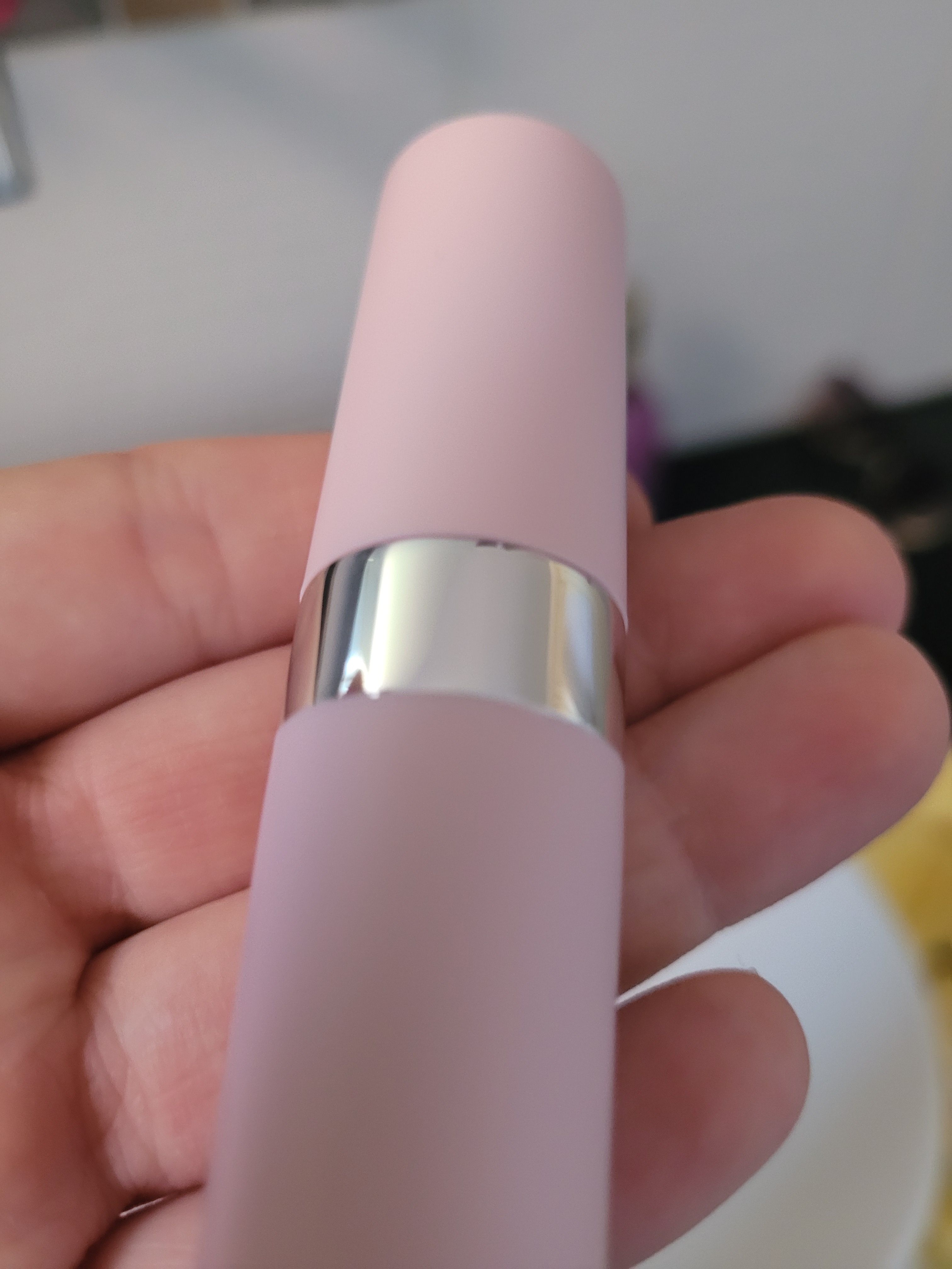 رژ لب آوون اورجینال Avon RUJ0095 Hydramatic Matte Lipstick Ruby photo review
