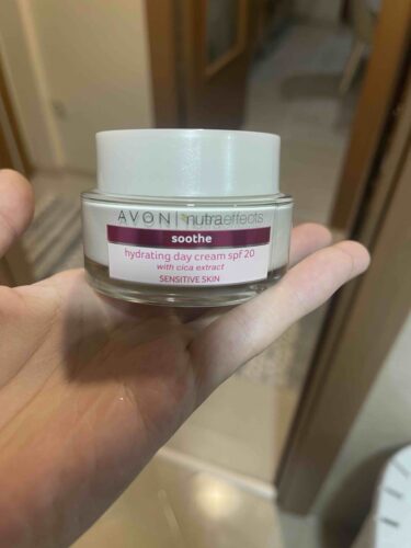 کرم صورت آوون اورجینال Avon KREM2556 Nutra Effects Soothe Moisturizing Cream Spf20 50 Ml. photo review