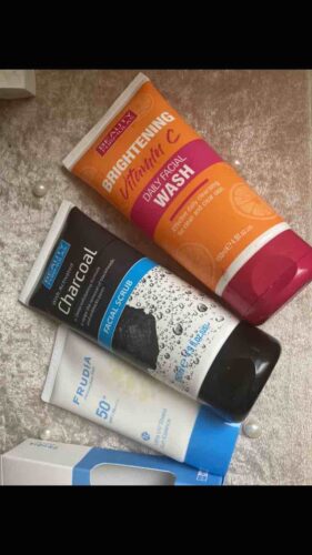 لایه بردار بدن بیوتی فرمول اورجینال BEAUTY FORMULAS 5012251012249 Blackhead Prevention Charcoal Facial Scrub / 150 Ml,,derin1005 photo review