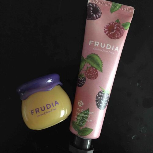 کرم دست فرودیا اورجینال Frudia SETW617 Raspberry Wine Hand Cream and Intense Moisturizing Lip Balm with Blueberry Extract photo review