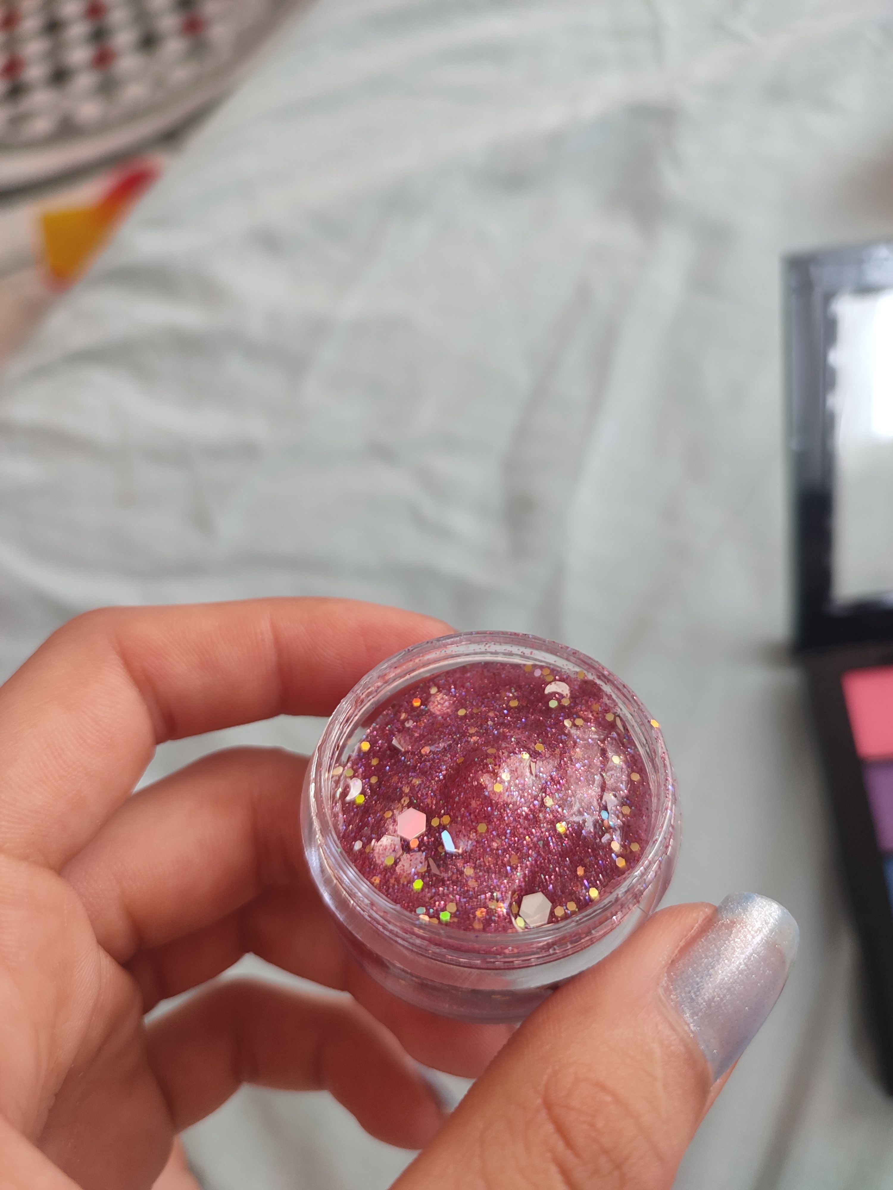 روشن کننده ماو اورجینال mov  glitterjel2 Gel Formed Bright Glitter Face Makeup & Body &hair No:2 Lilac photo review