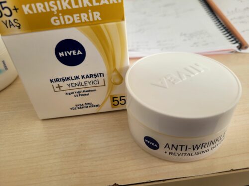 کرم صورت نیووا اورجینال NIVEA 88094 Anti-Wrinkle Age-Specific Face Care Cream 50ml, Revitalizing, Argan Oil, Calcium, UV Filter photo review