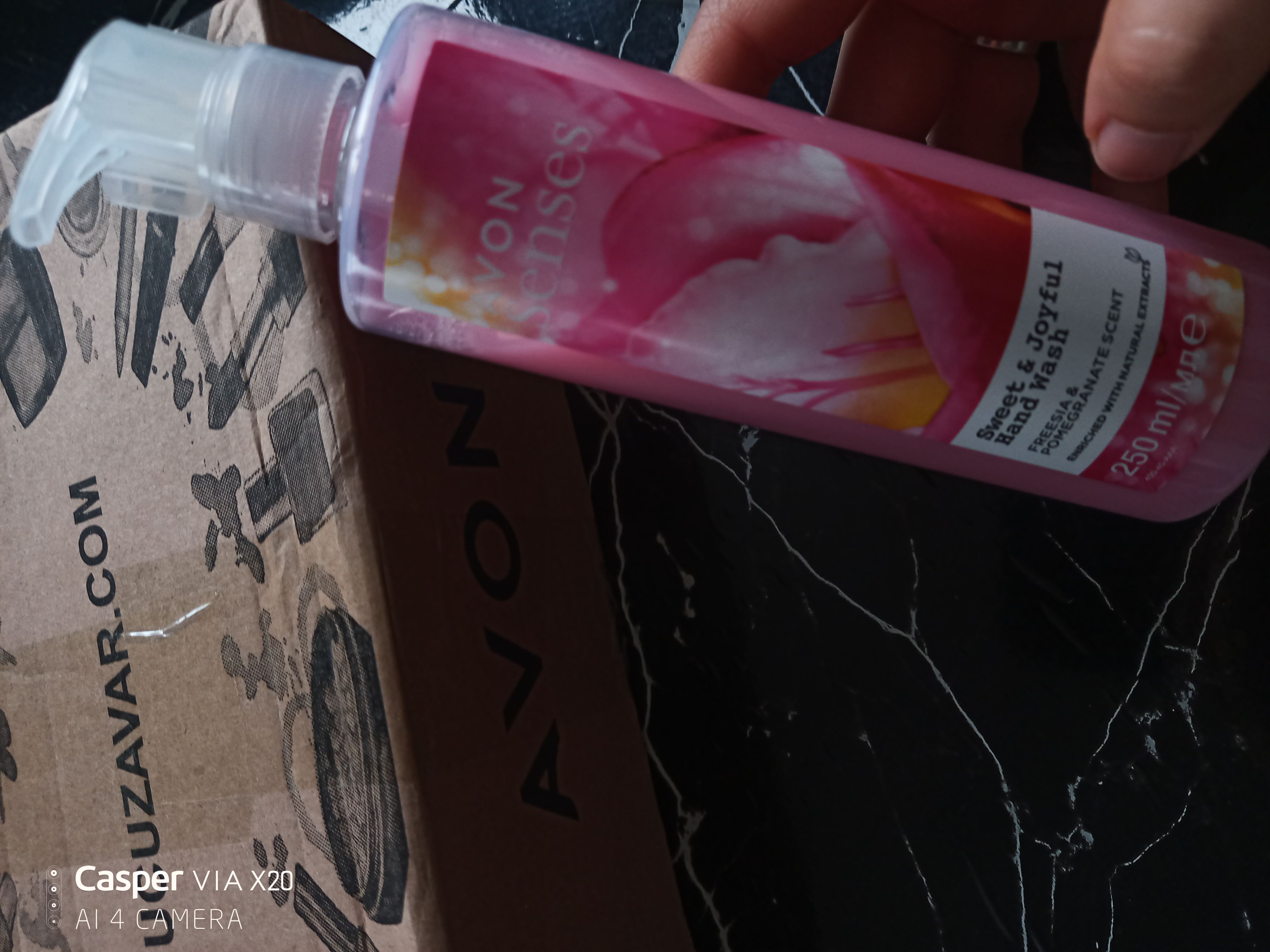 صابون مایع آوون اورجینال Avon SAMPUAN0308 Senses Sweat & Joyful Freesia and Pomegranate Scented Liquid Hand Soap 250 Ml. photo review