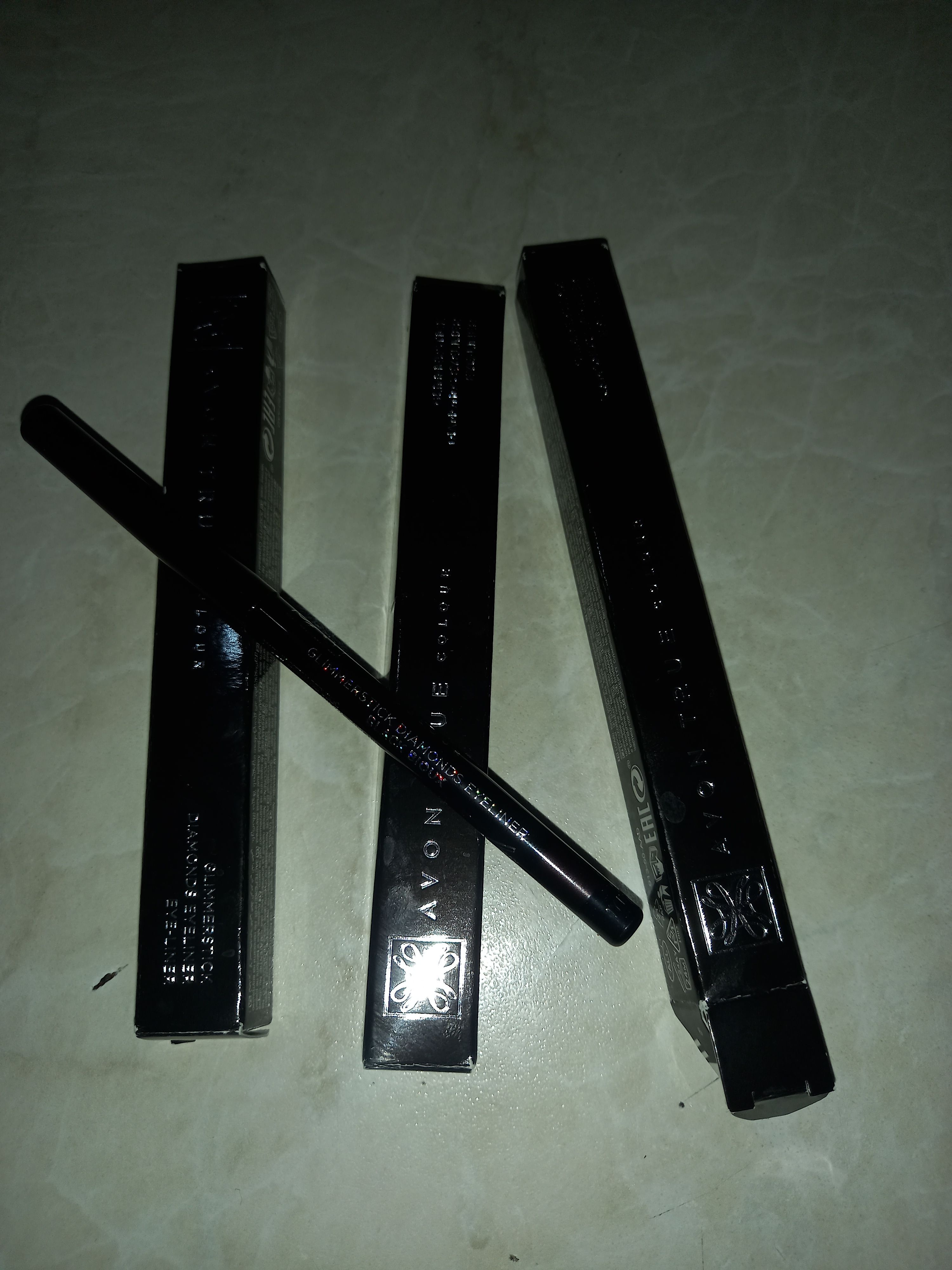 خط چشم آوون اورجینال Avon GOZ0512BX-3 Glimmersticks Shimmer Lift Waterproof Eye Pencil Black Bijoux Triple Set photo review
