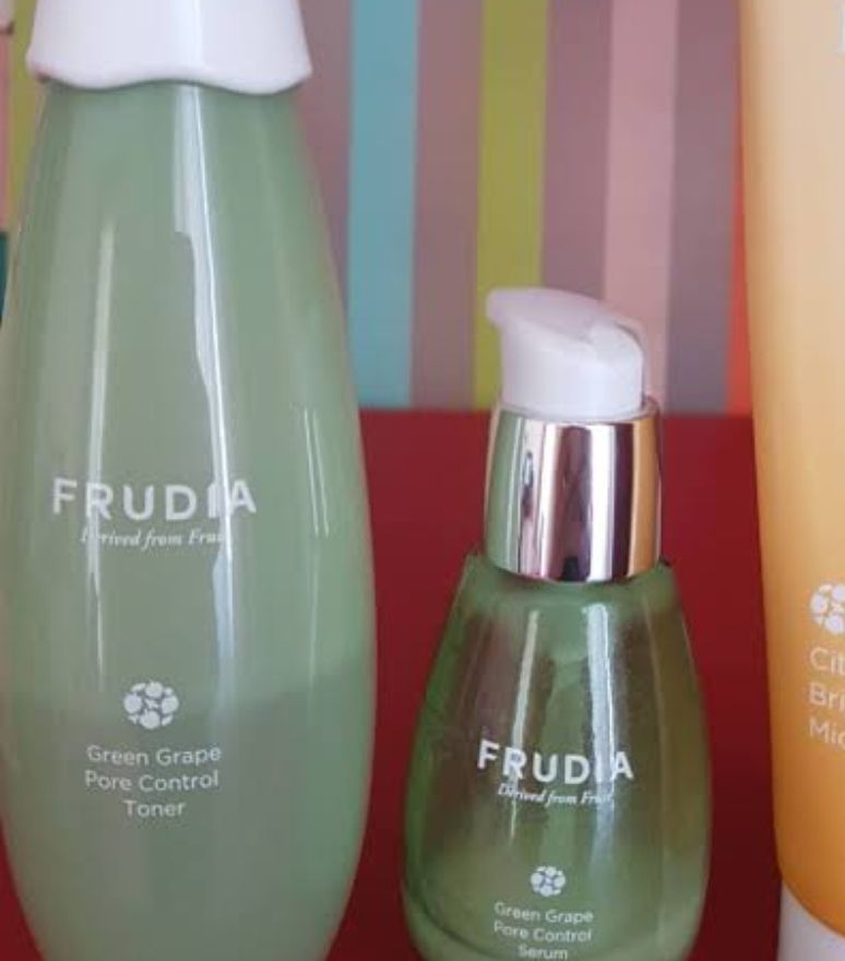 تقویت کننده فرودیا اورجینال Frudia 8803348031086 Green Grape Pore Control Tonic Green Grape Facial Tonic Pinkrain 195 ml. photo review