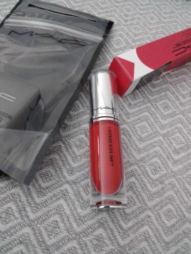 رژ لب ماک اورجینال Mac 110037 Locked Kiss Ink 24hr Liquid Matte Lipstick - Ruby True - 4ml - 773602646142 photo review
